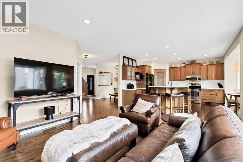 1437 Kings Heights Boulevard SE, Airdrie, Alberta  T4A 0A1 - Photo 3 - A2331844