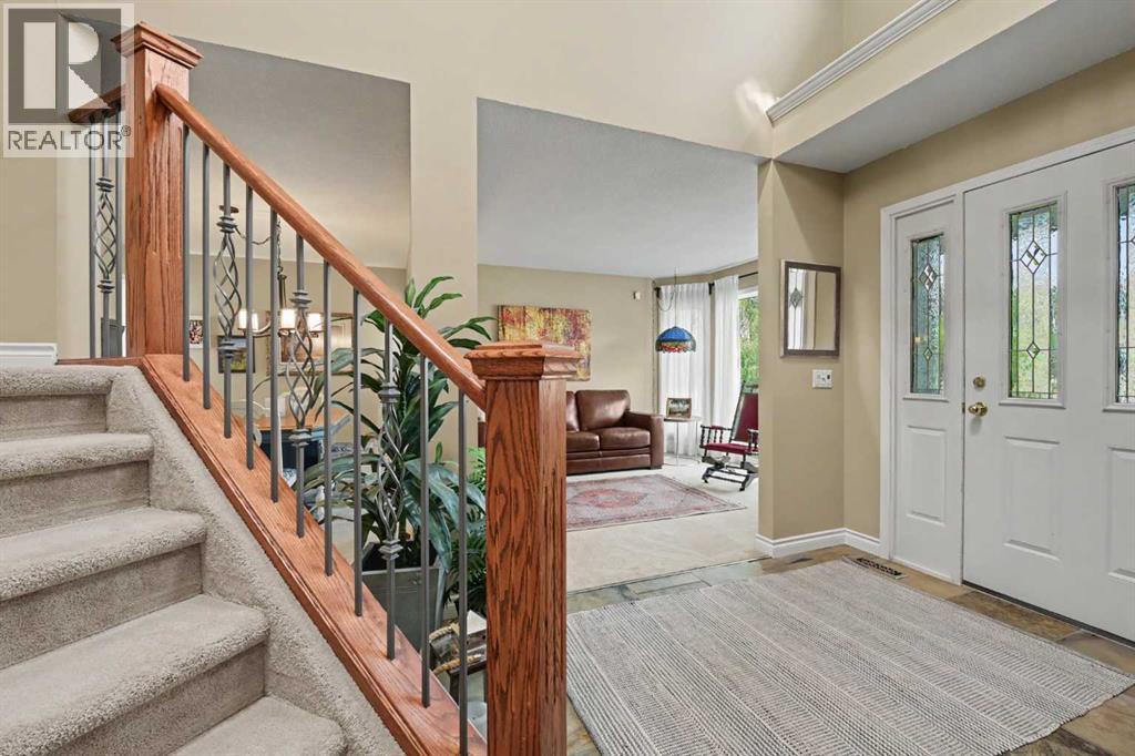174 Woodpark Circle SW, Calgary, Alberta  T2W 6G1 - Photo 2 - A2334409