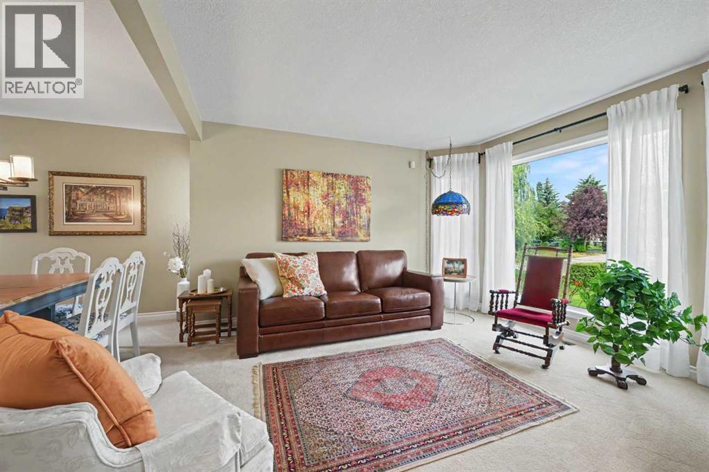 174 Woodpark Circle SW, Calgary, Alberta  T2W 6G1 - Photo 3 - A2334409