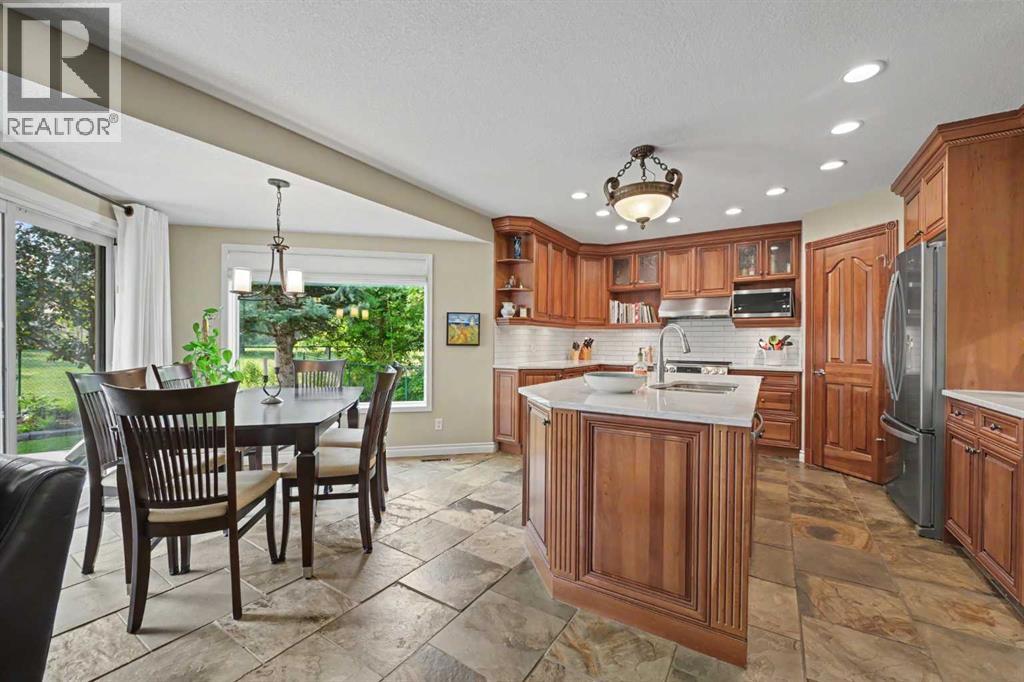 174 Woodpark Circle SW, Calgary, Alberta  T2W 6G1 - Photo 8 - A2334409