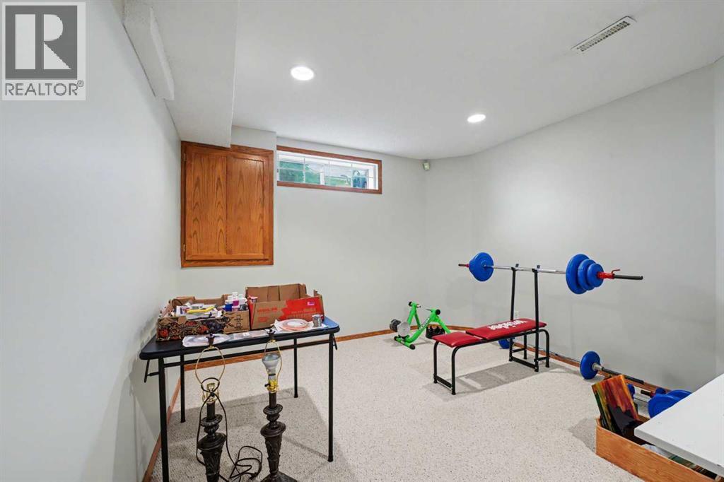 174 Woodpark Circle SW, Calgary, Alberta  T2W 6G1 - Photo 23 - A2334409