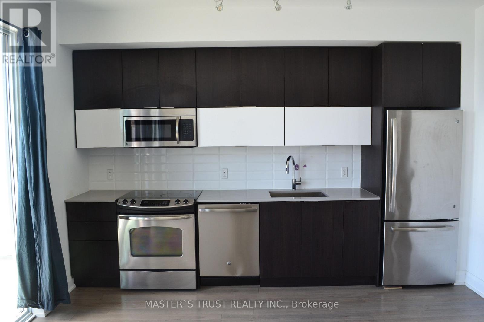 2902 - 56 Annie Craig Drive, Toronto, Ontario  M8V 0C8 - Photo 3 - W13647690