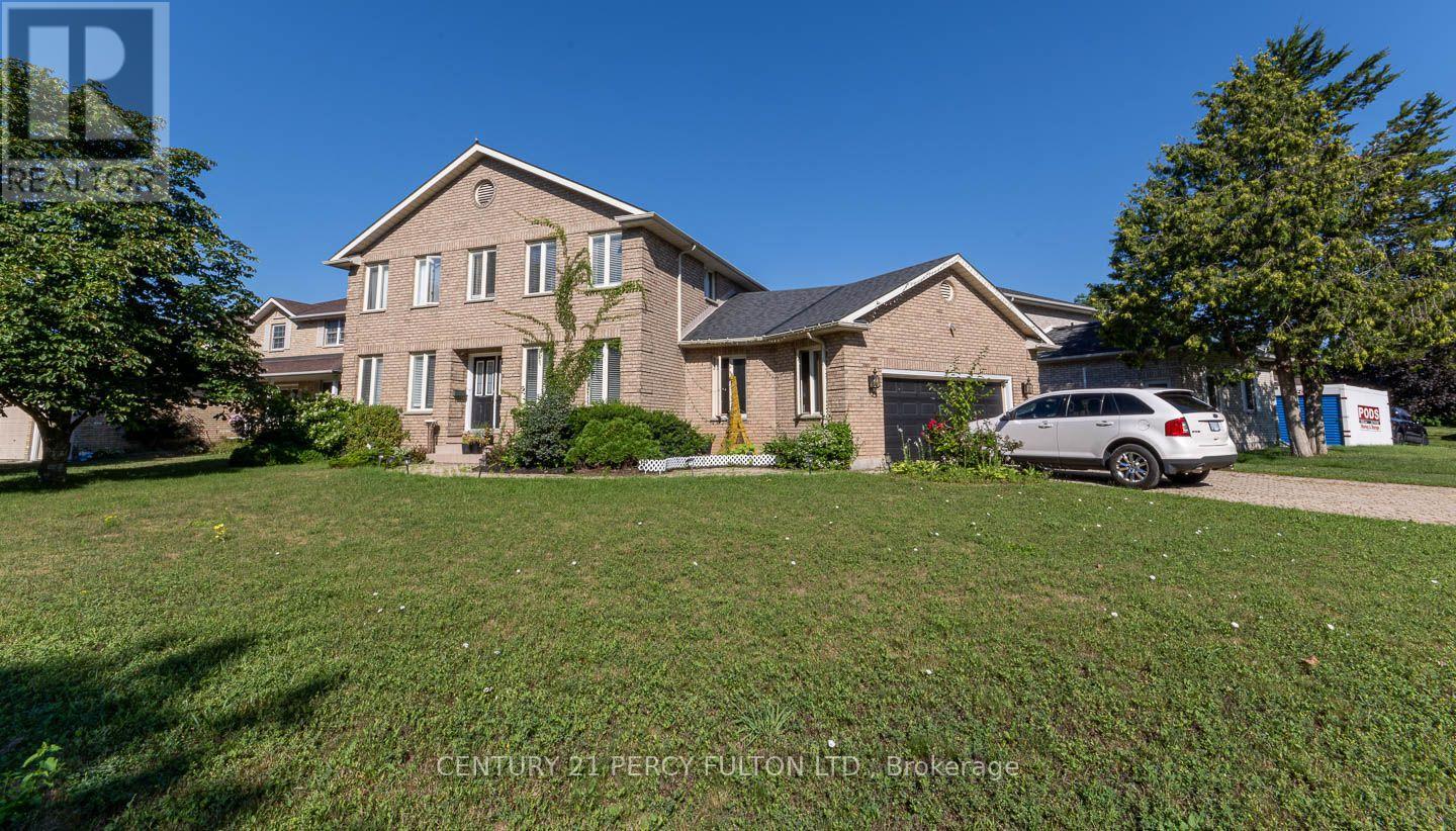 <div class="slider-price">$799,900</div><p>7 Bridlewood Lane, Quinte West, Ontario</p>