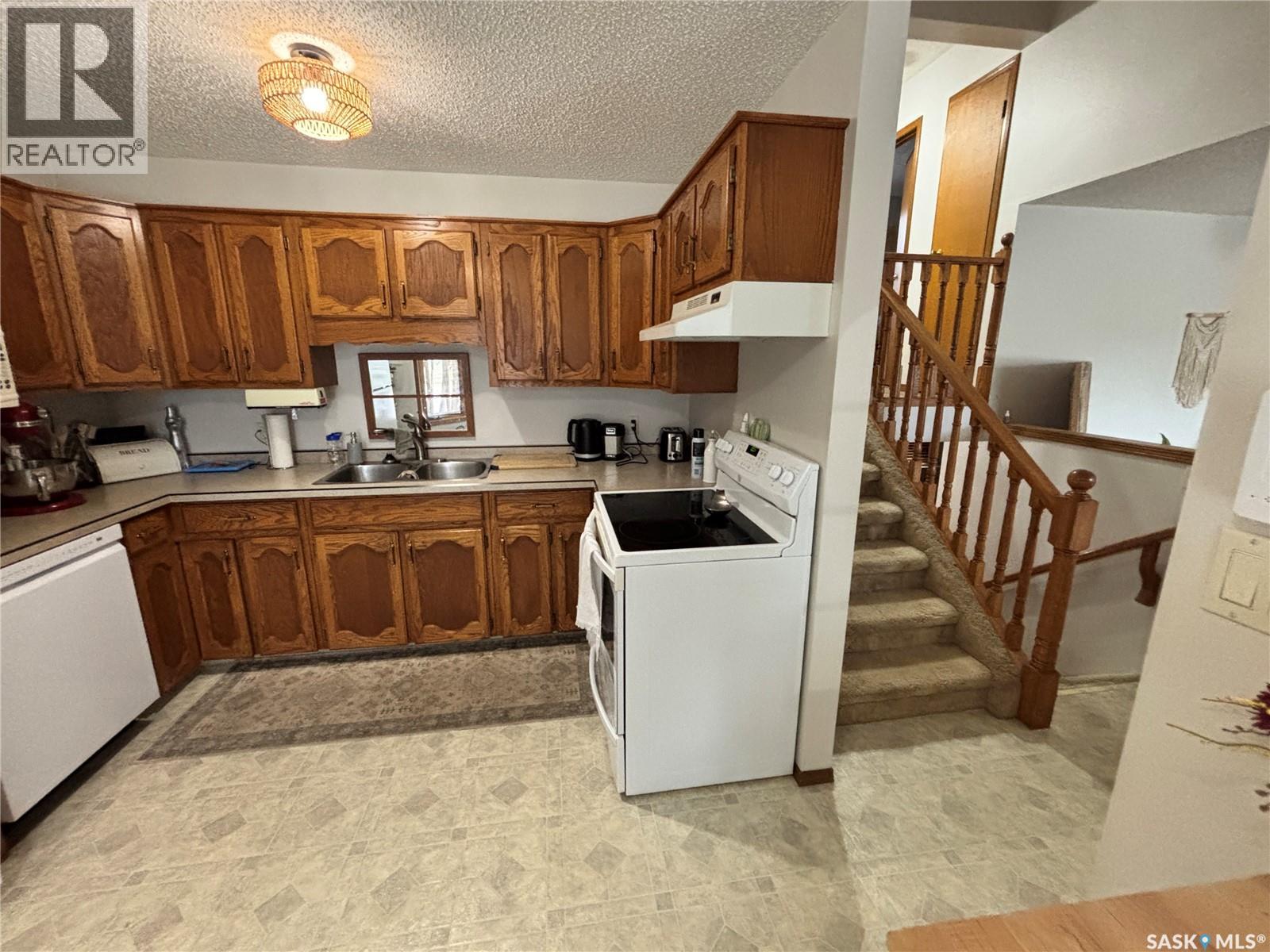 207 Nemeiben Road, Saskatoon, Saskatchewan  S7J 4S8 - Photo 3 - SK044696