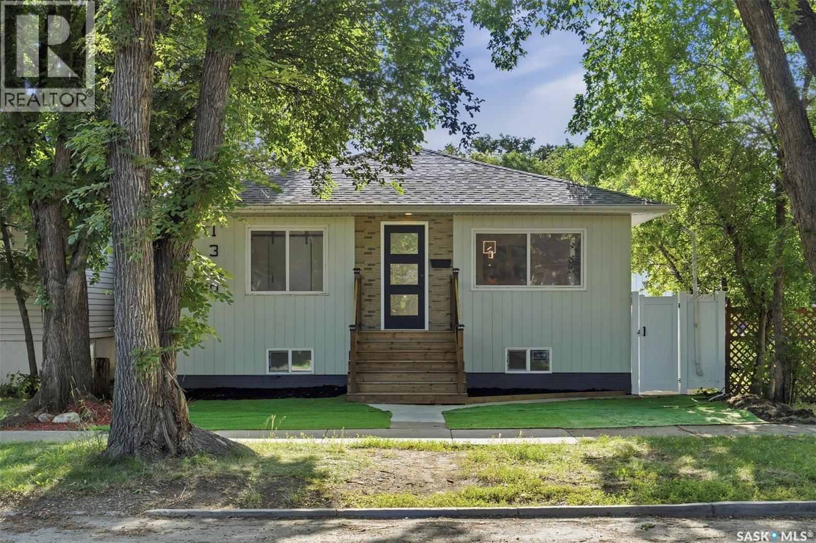 1310 B Avenue N, Saskatoon, Saskatchewan  S7L 1G5 - Photo 1 - SK044692