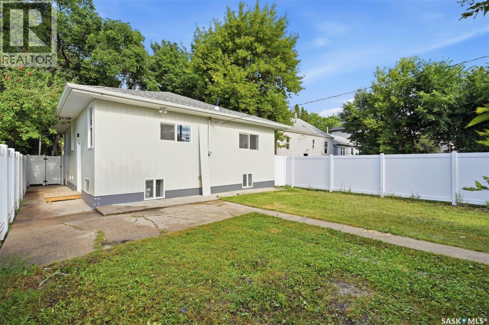 1310 B Avenue N, Saskatoon, Saskatchewan  S7L 1G5 - Photo 31 - SK044692