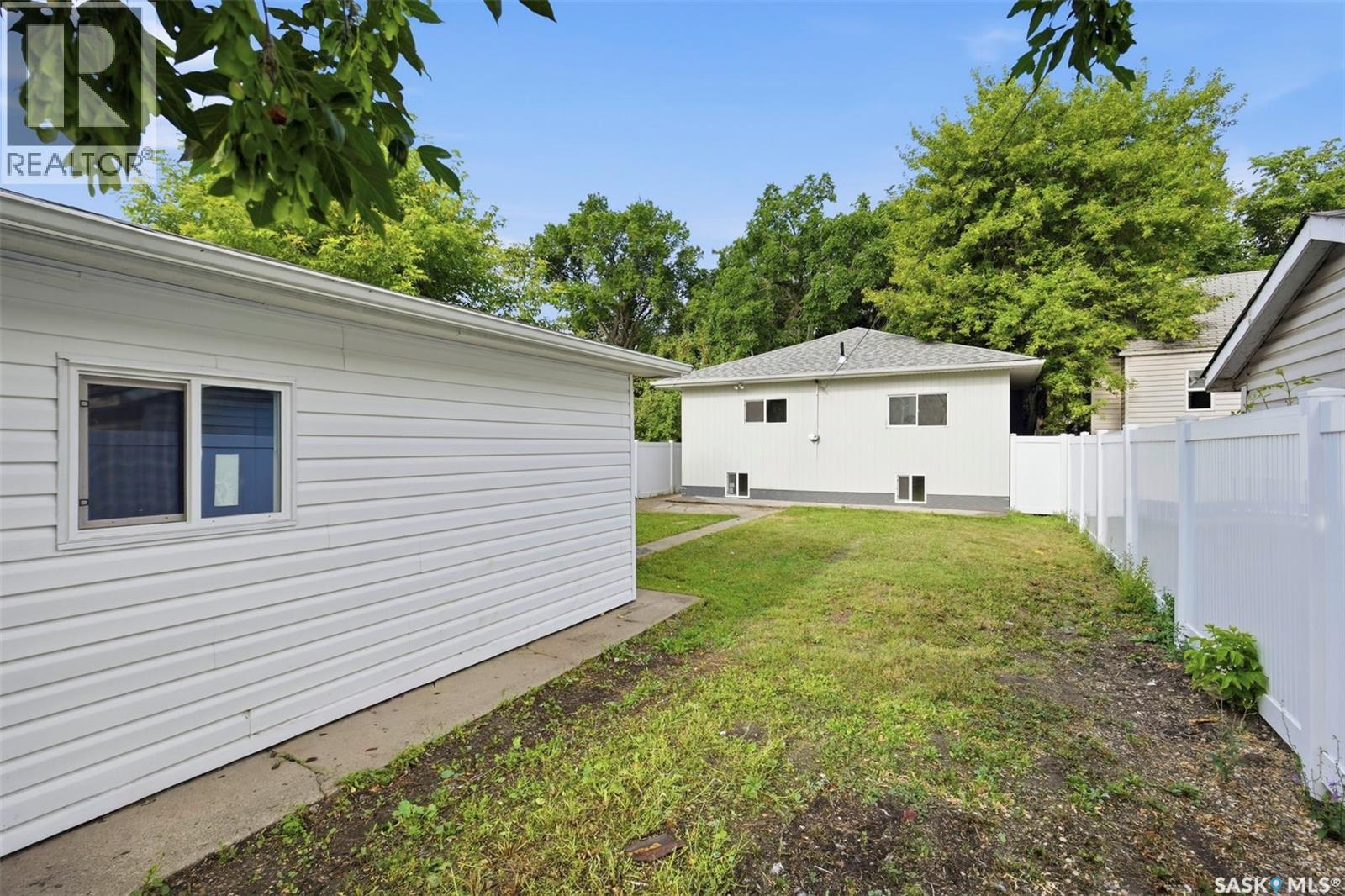 1310 B Avenue N, Saskatoon, Saskatchewan  S7L 1G5 - Photo 32 - SK044692