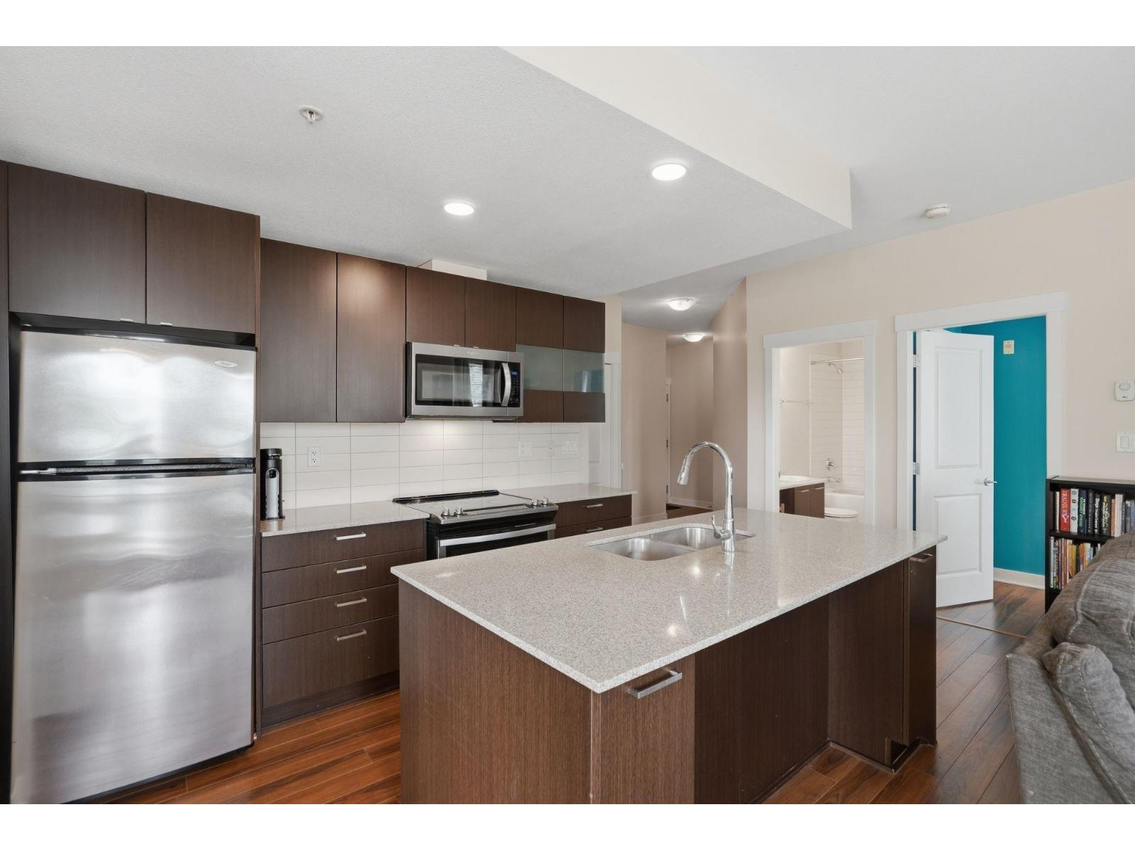 304 13339 102a Avenue, Surrey, British Columbia  V3T 0C5 - Photo 4 - R3153335