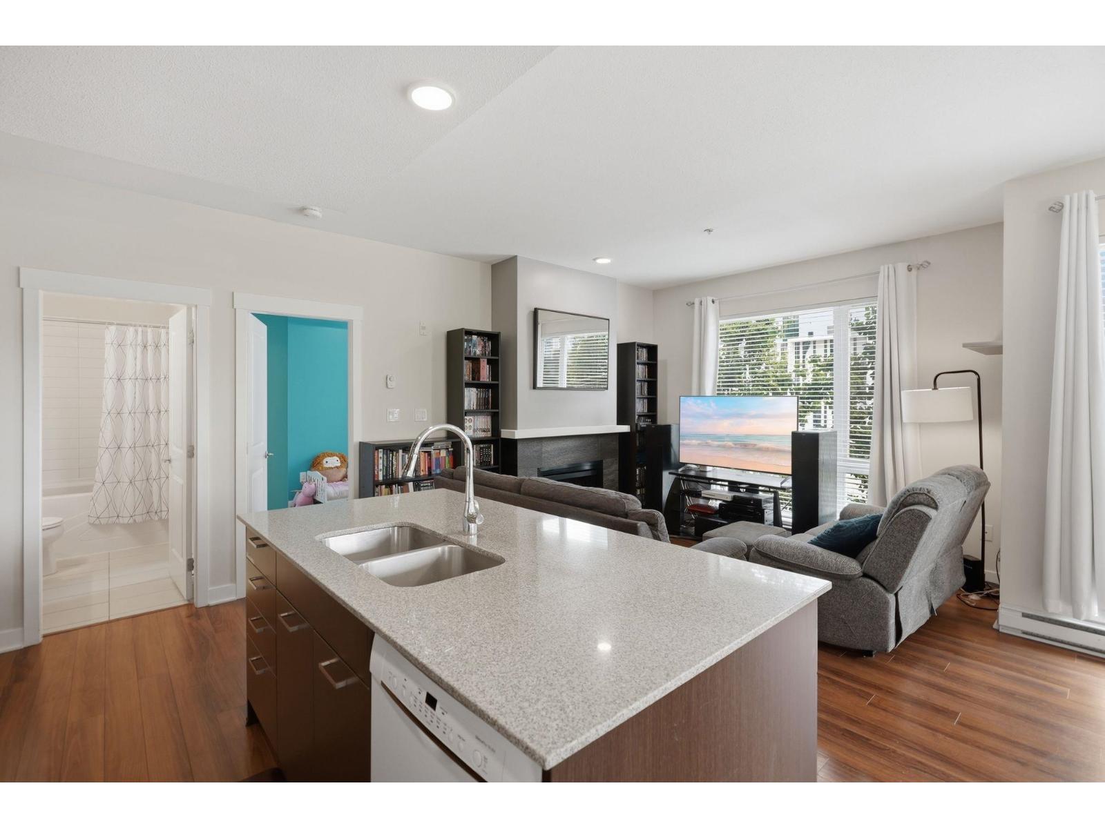 304 13339 102a Avenue, Surrey, British Columbia  V3T 0C5 - Photo 7 - R3153335