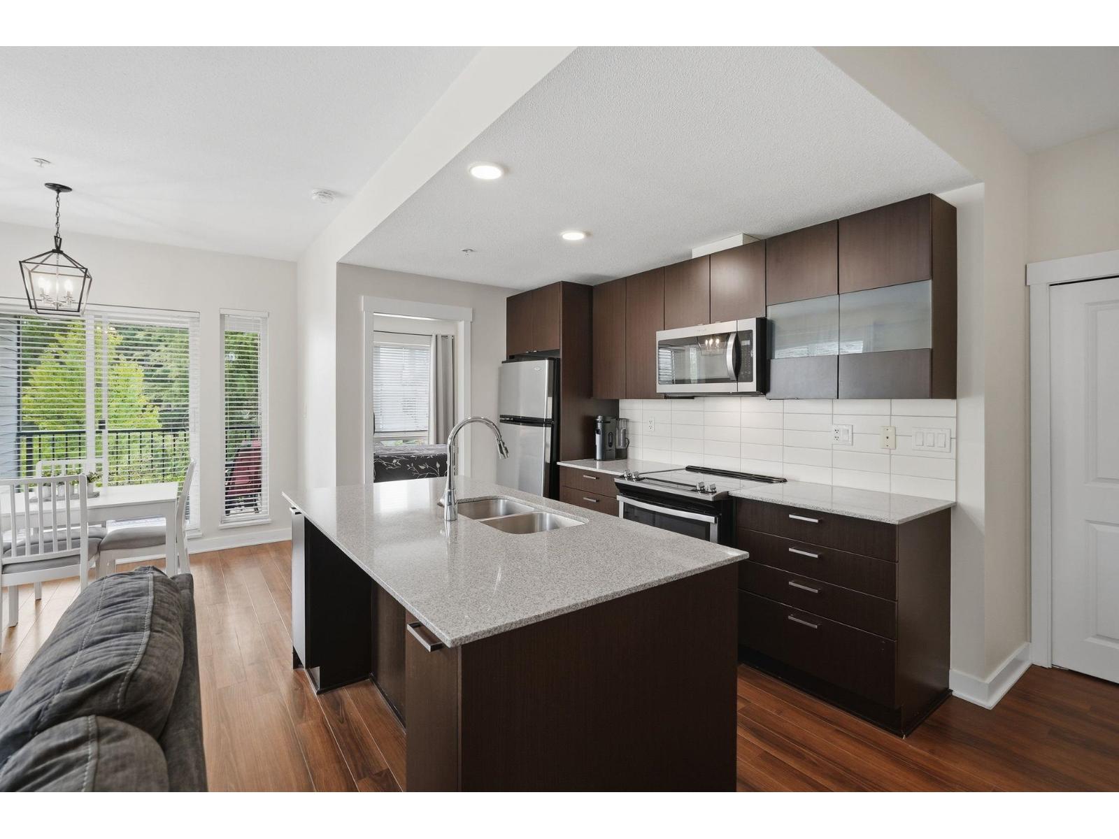 304 13339 102a Avenue, Surrey, British Columbia  V3T 0C5 - Photo 2 - R3153335