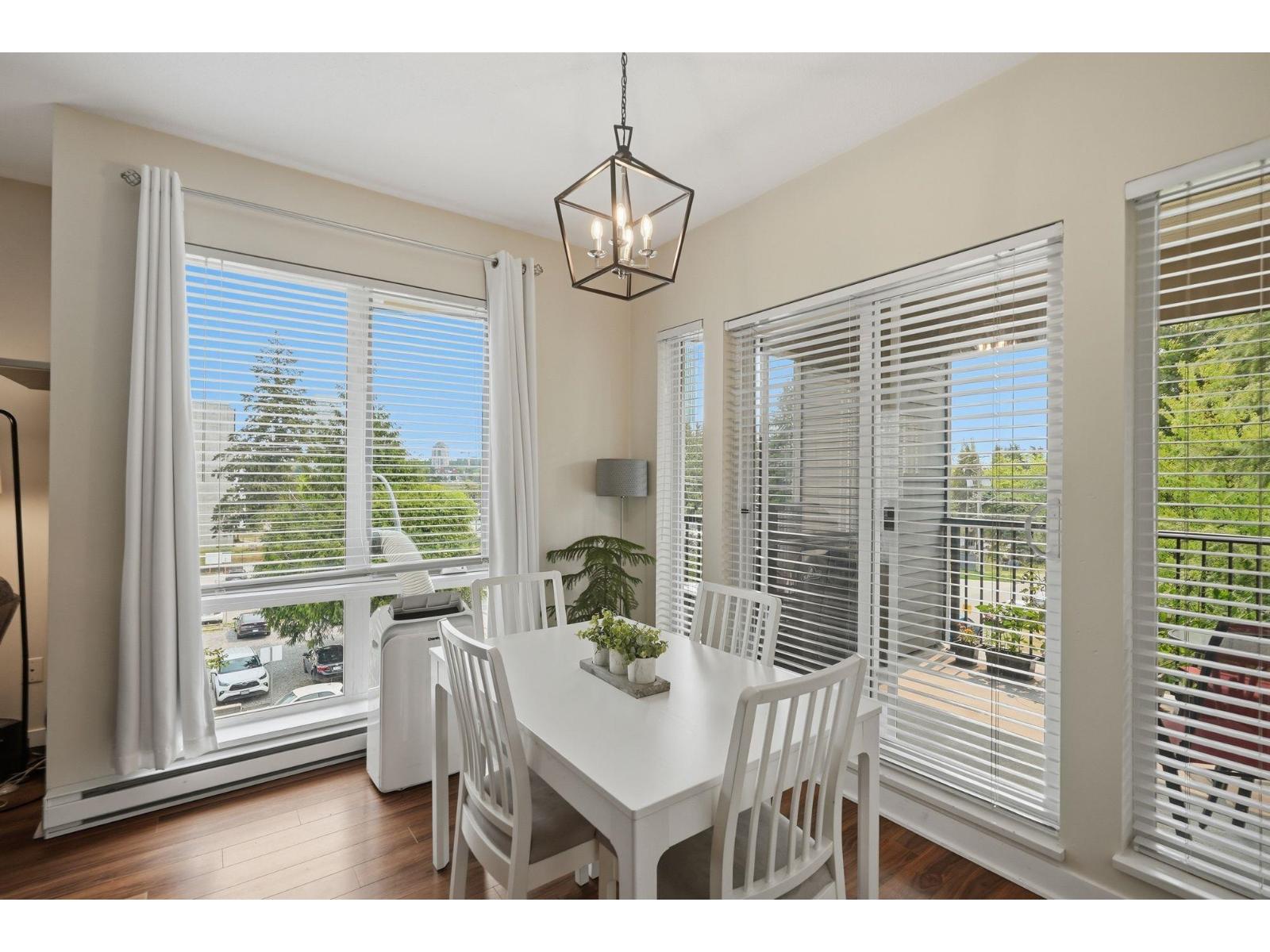 304 13339 102A AVENUE, surrey, British Columbia