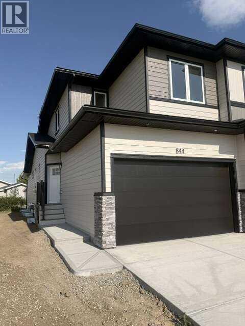844 Beckner Street, Carstairs, Alberta