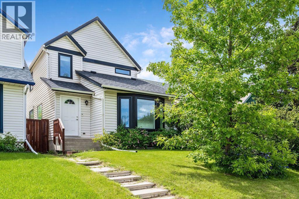 15 Woodmont Green SW, Calgary, Alberta