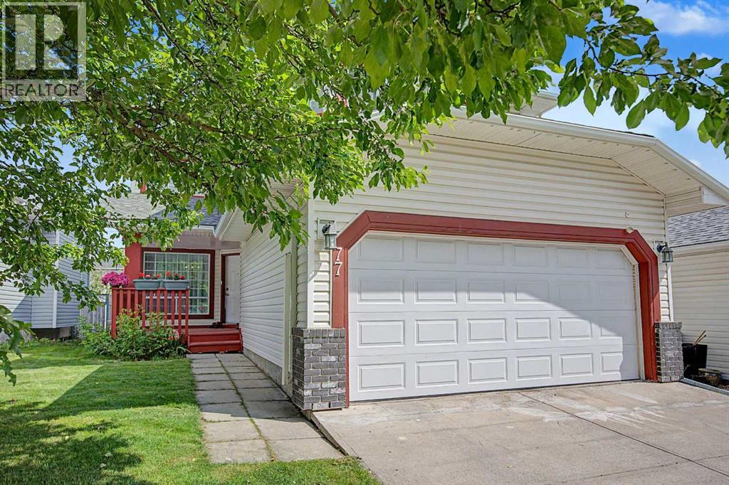77 Citadel Gardens NW, Calgary, Alberta  T3G 3X6 - Photo 2 - A2326310