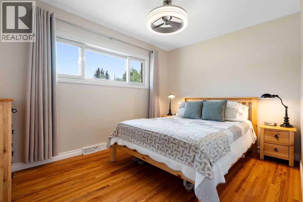 15 Carmangay Crescent NW, Calgary, Alberta  T2L 0S8 - Photo 11 - A2331075