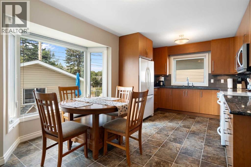 15 Carmangay Crescent NW, Calgary, Alberta  T2L 0S8 - Photo 9 - A2331075