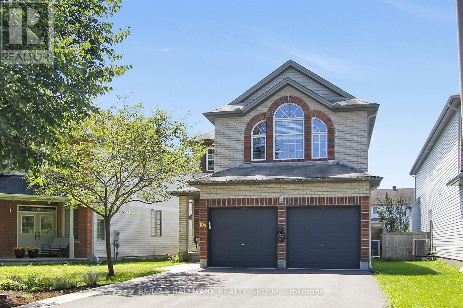 104 STRATHCARRON CRESCENT, Ottawa, Ontario
