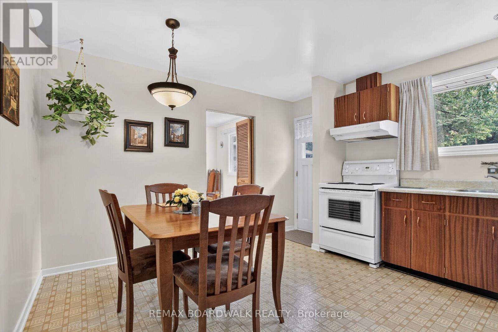166 Dan Street, Arnprior, Ontario  K7S 1V4 - Photo 2 - X13647772