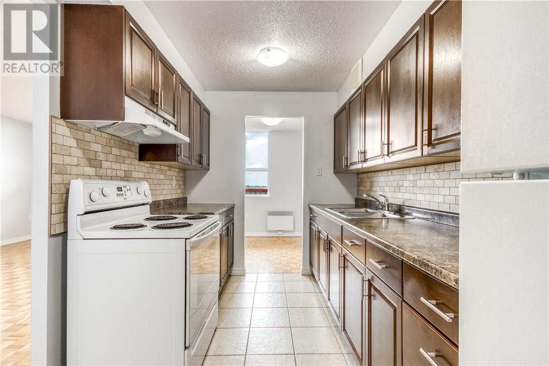 901 Lasalle Boulevard Unit# Ph4, Greater Sudbury, Ontario  P3A 1X7 - Photo 9 - 2129590