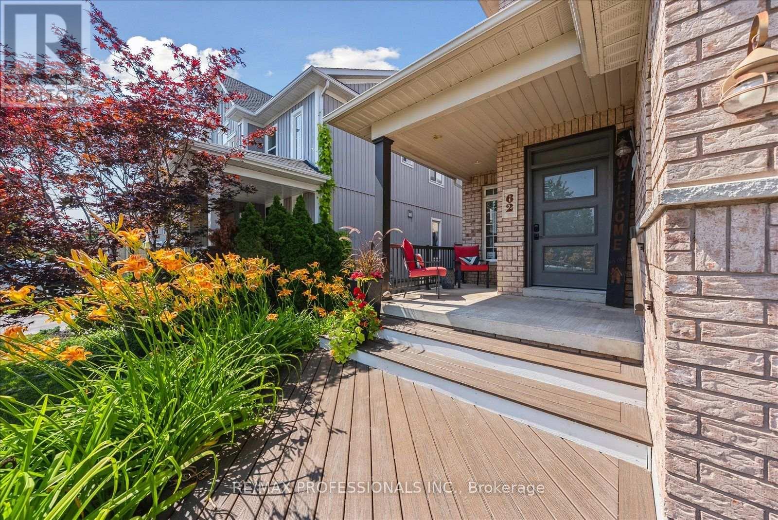 62 Blackfriar Avenue, Whitby, Ontario  L1M 2C1 - Photo 3 - E13647724