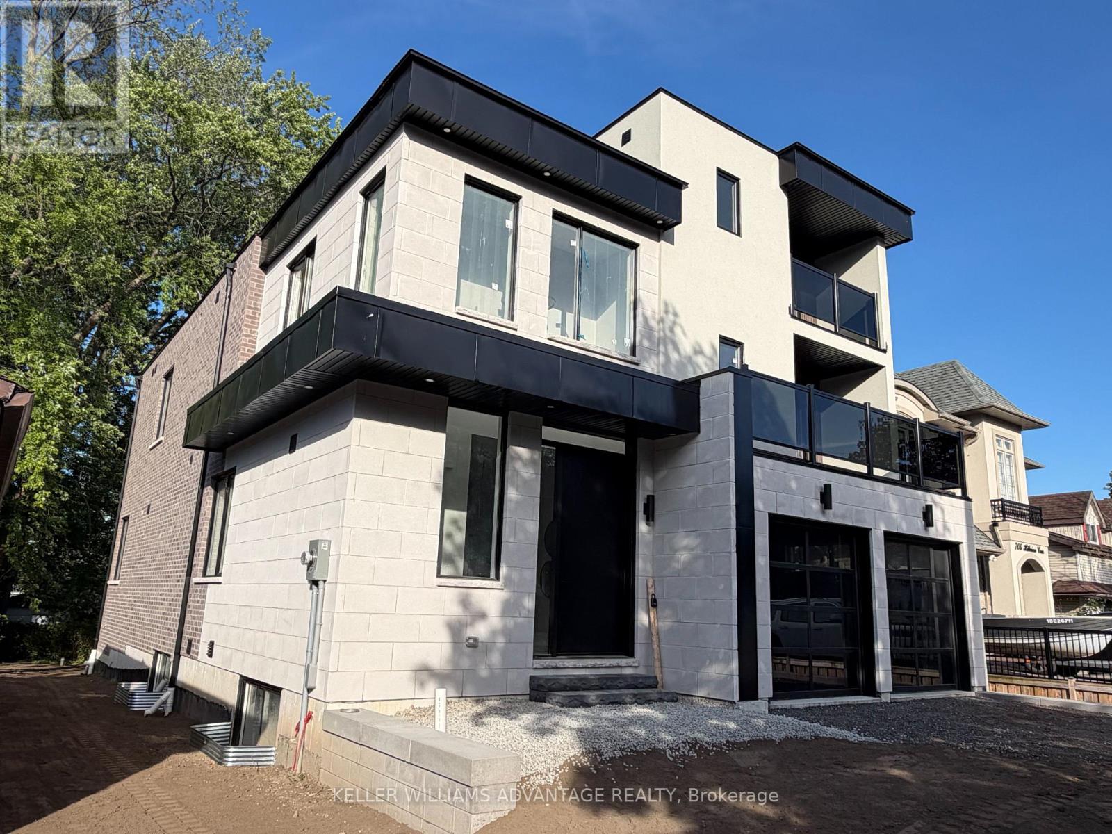 711 HILLVIEW CRESCENT