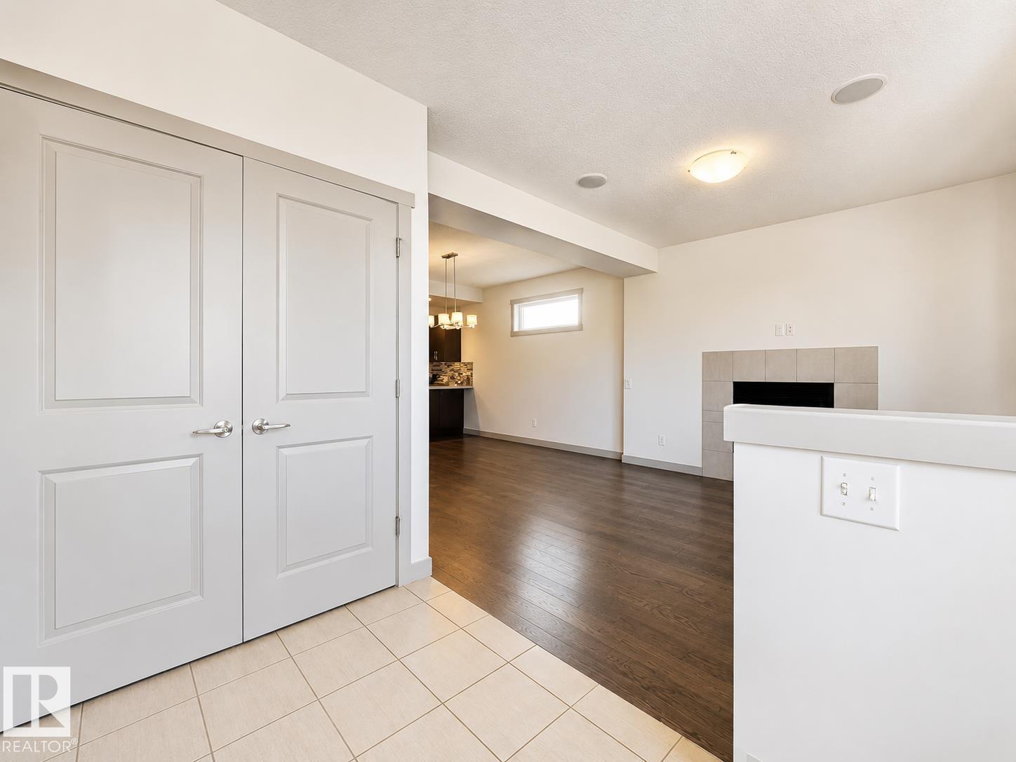 16464 15 Av Sw, Edmonton, Alberta  T6W 2Z7 - Photo 5 - E4502502