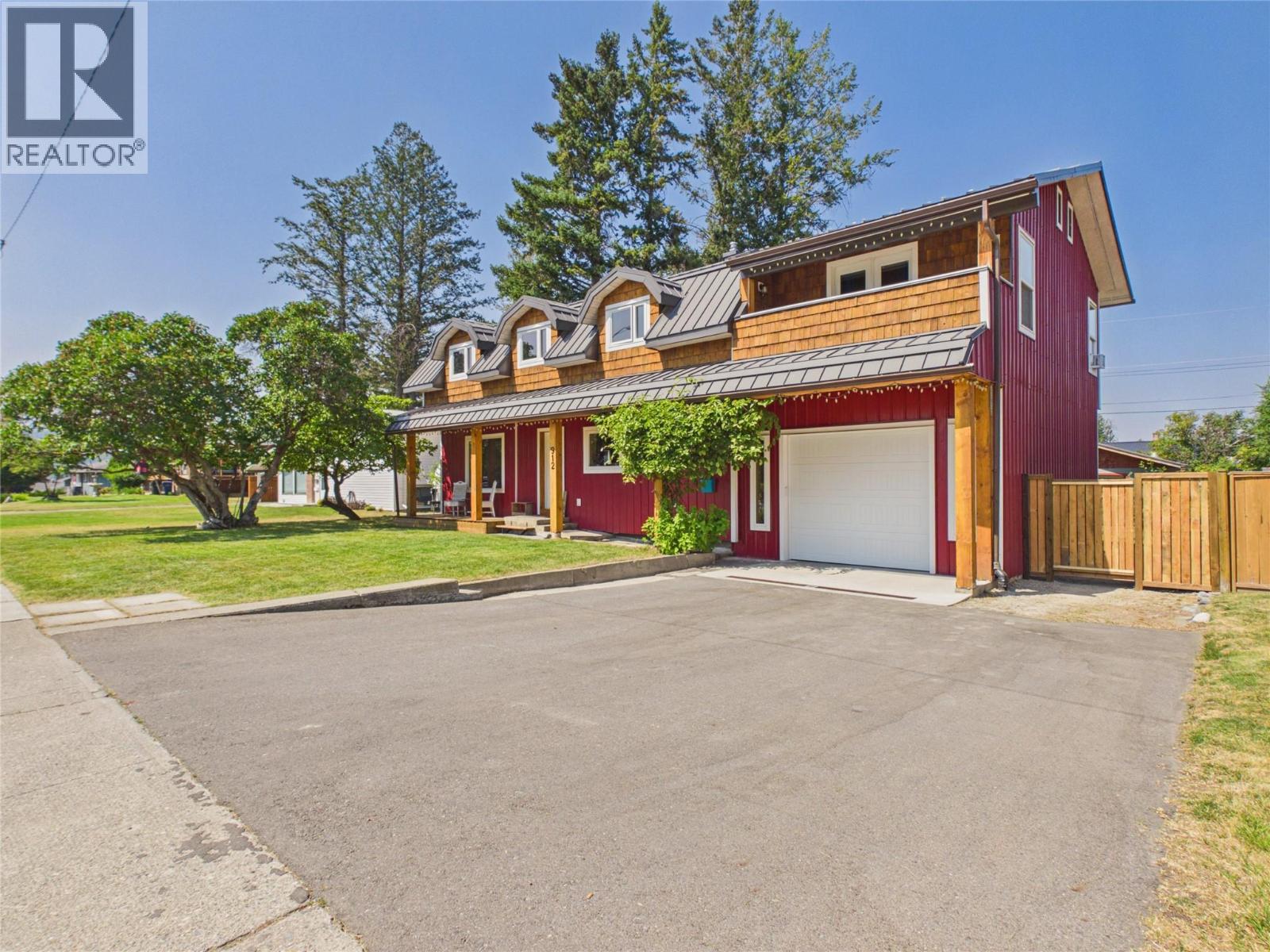 912 8th Street S, Cranbrook, British Columbia  V1C 1P6 - Photo 2 - 10396895