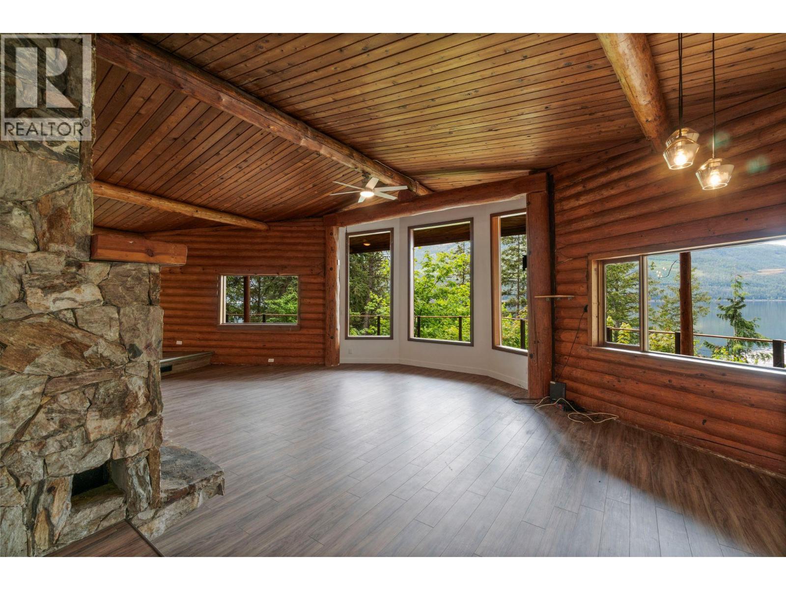5773 Sunnybrae Canoe Point Road, Tappen, British Columbia  V0E 2X1 - Photo 10 - 10386387