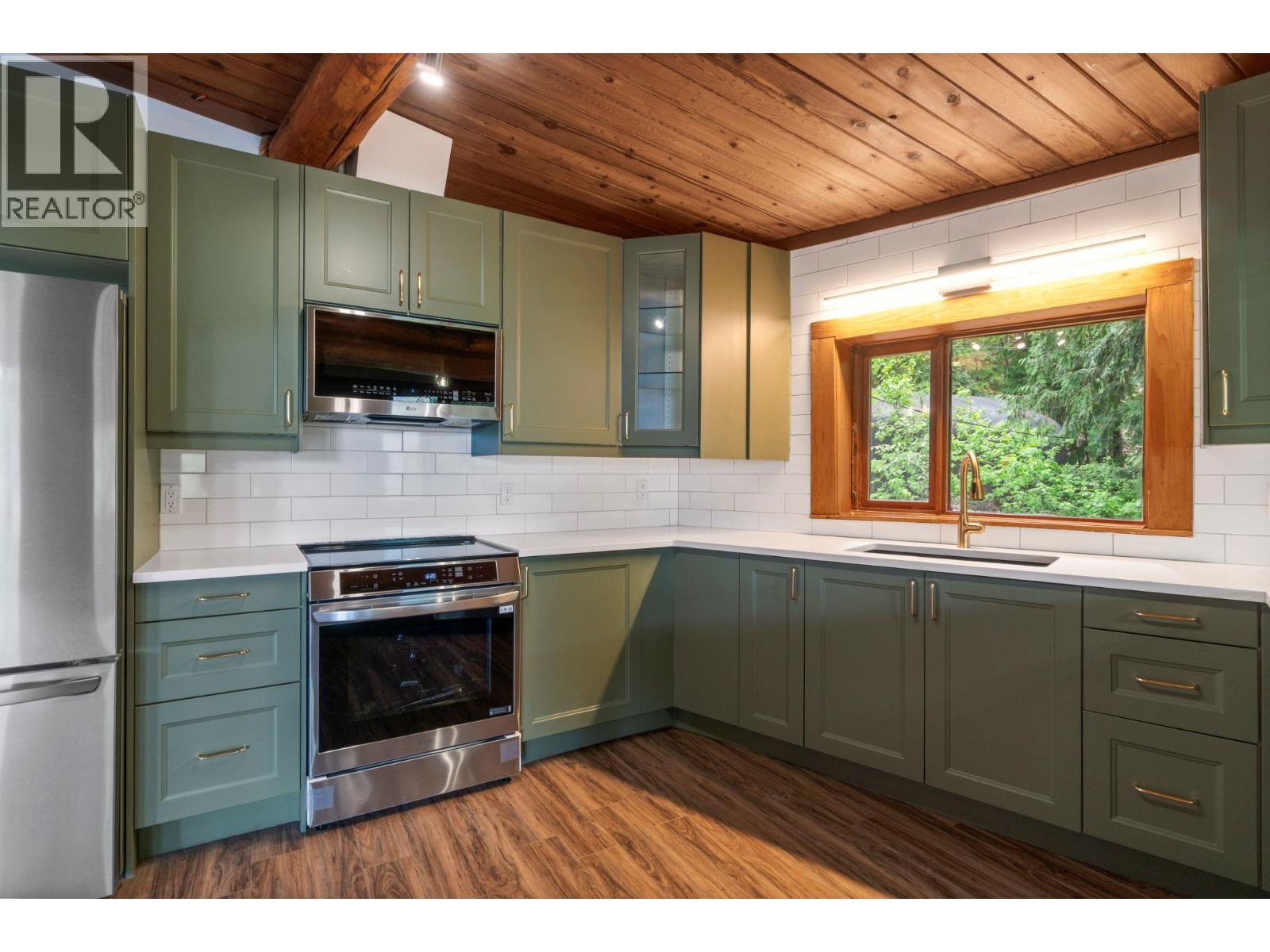 5773 Sunnybrae Canoe Point Road, Tappen, British Columbia  V0E 2X1 - Photo 4 - 10386387