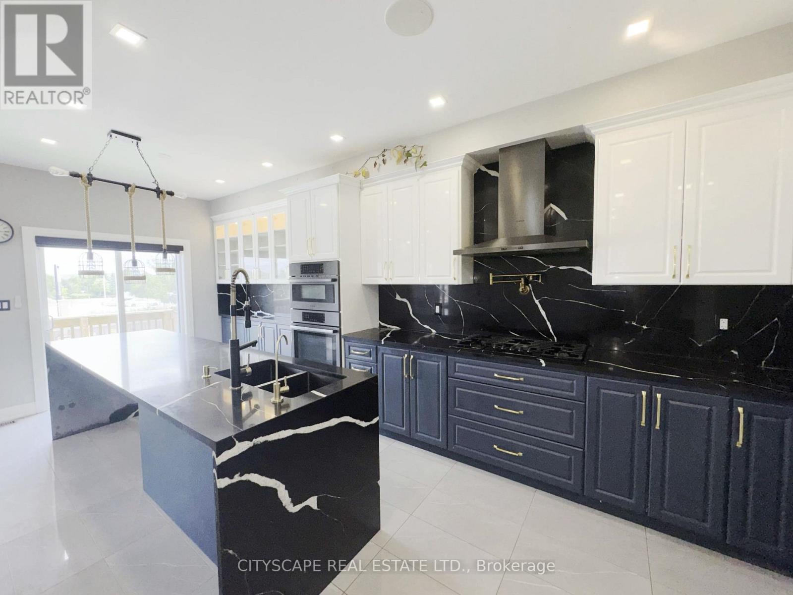 6 Jenna Court, Brampton, Ontario  L6R 3P5 - Photo 13 - W13647728