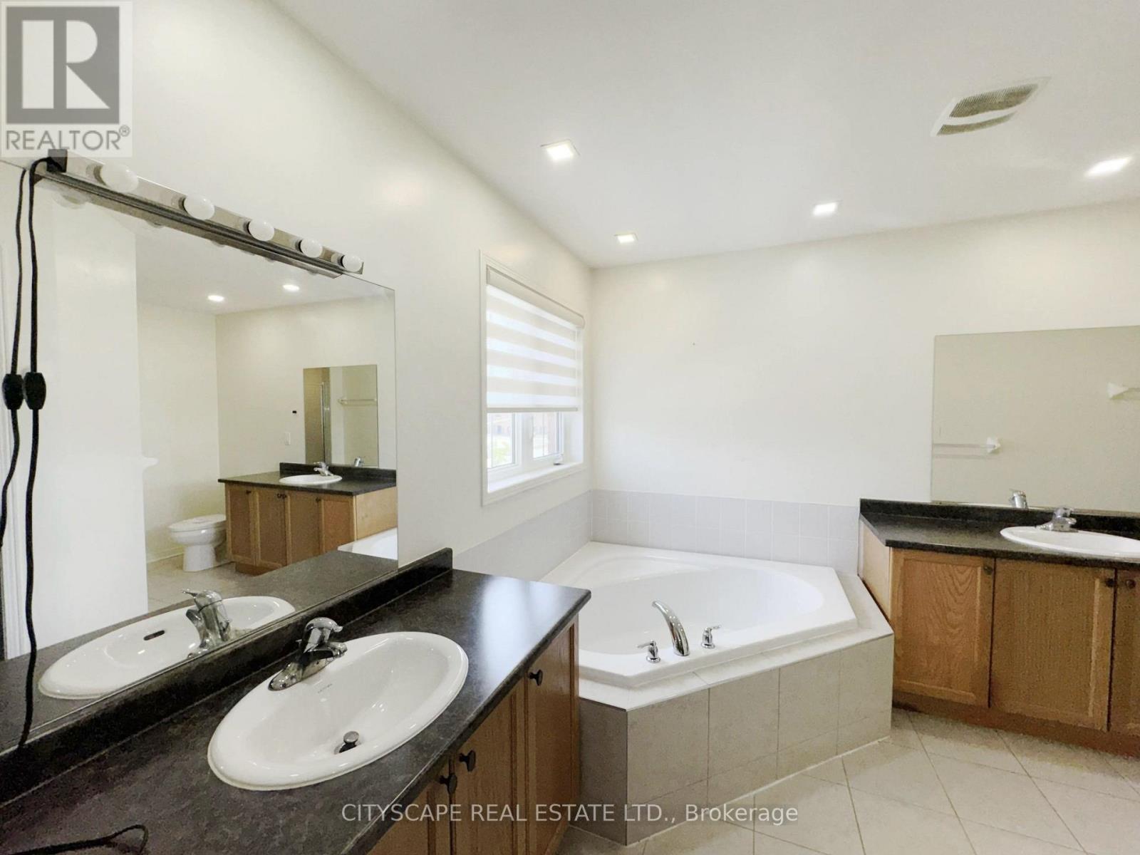 6 Jenna Court, Brampton, Ontario  L6R 3P5 - Photo 24 - W13647728