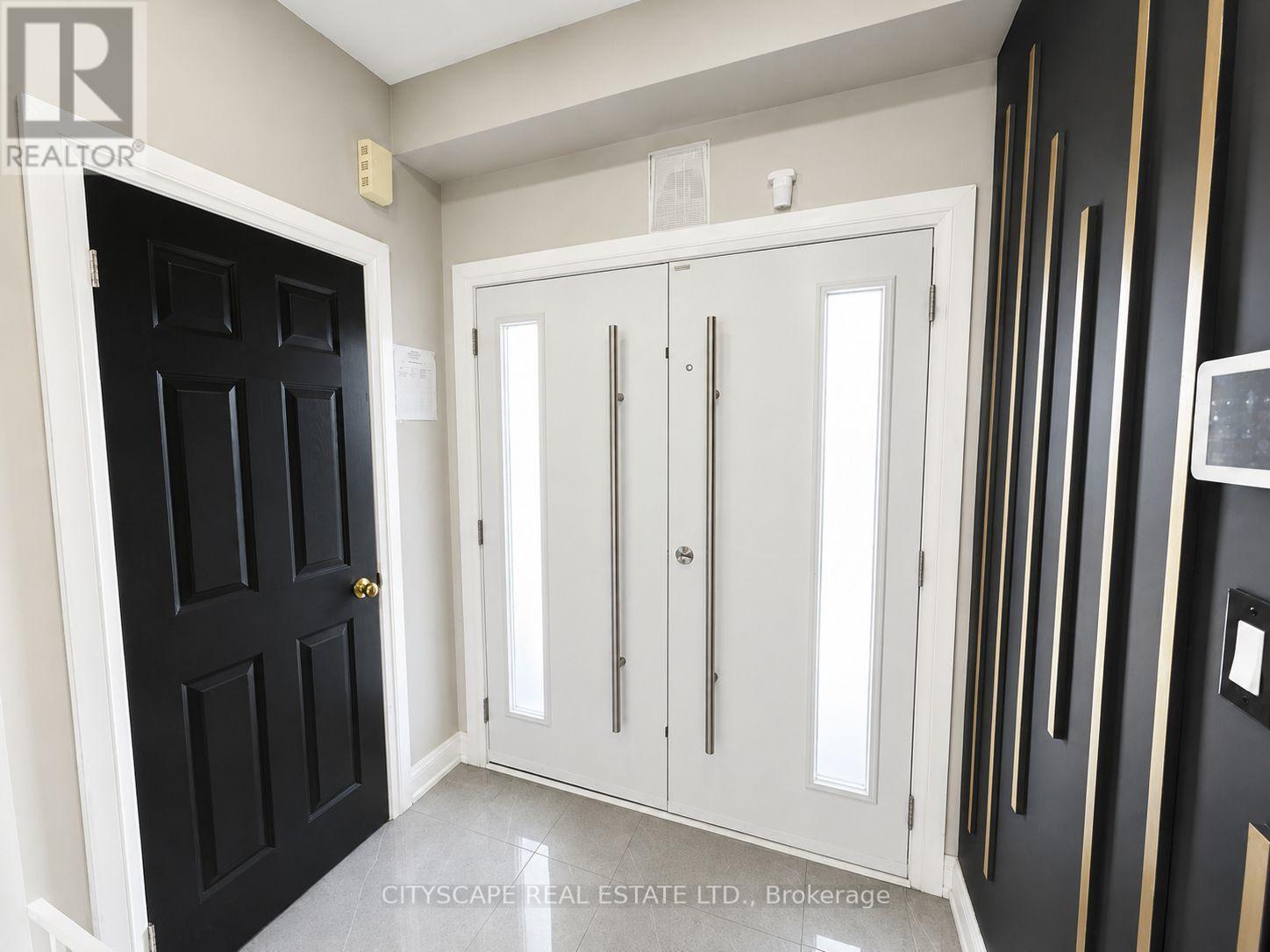 6 Jenna Court, Brampton, Ontario  L6R 3P5 - Photo 5 - W13647728
