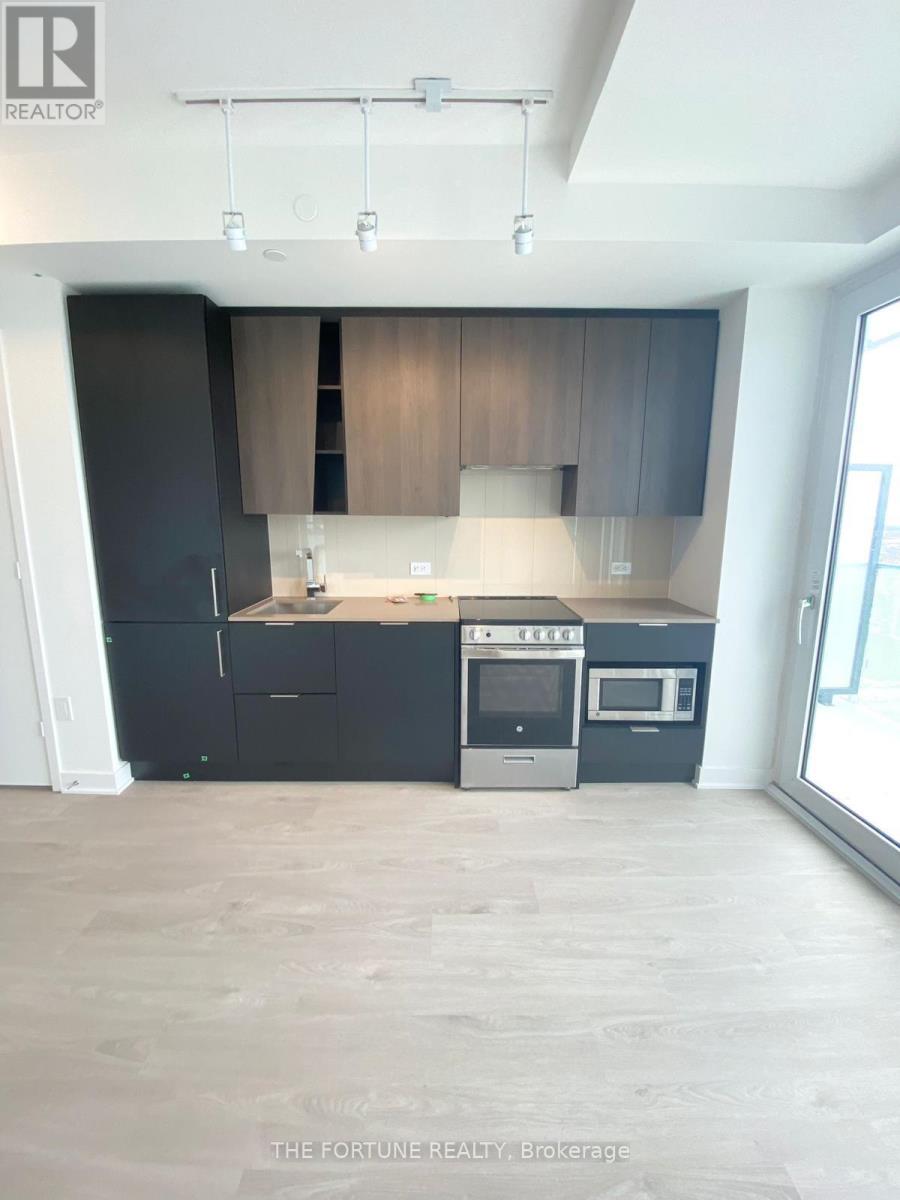 1709 - 3900 Confederation Parkway, Mississauga, Ontario  L5B 0M3 - Photo 2 - W13647736