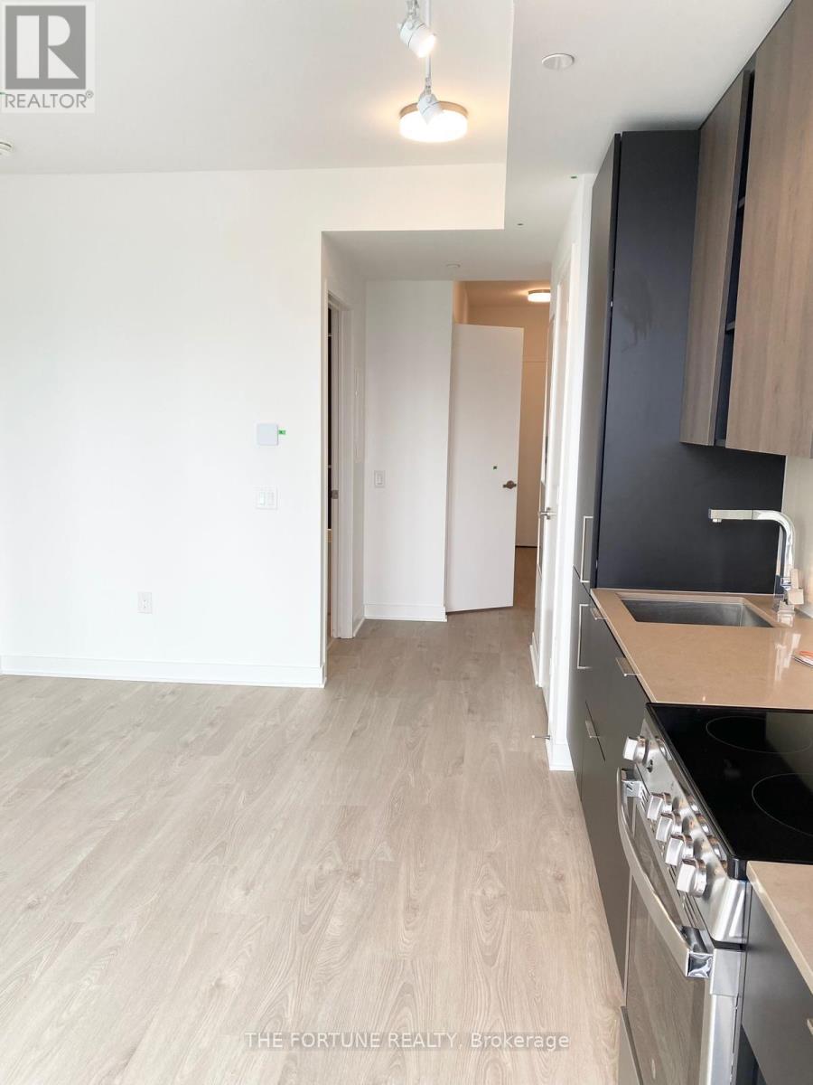 1709 - 3900 Confederation Parkway, Mississauga, Ontario  L5B 0M3 - Photo 3 - W13647736
