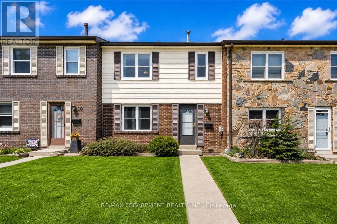 11 - 2825 GANANOQUE DRIVE, Mississauga, Ontario