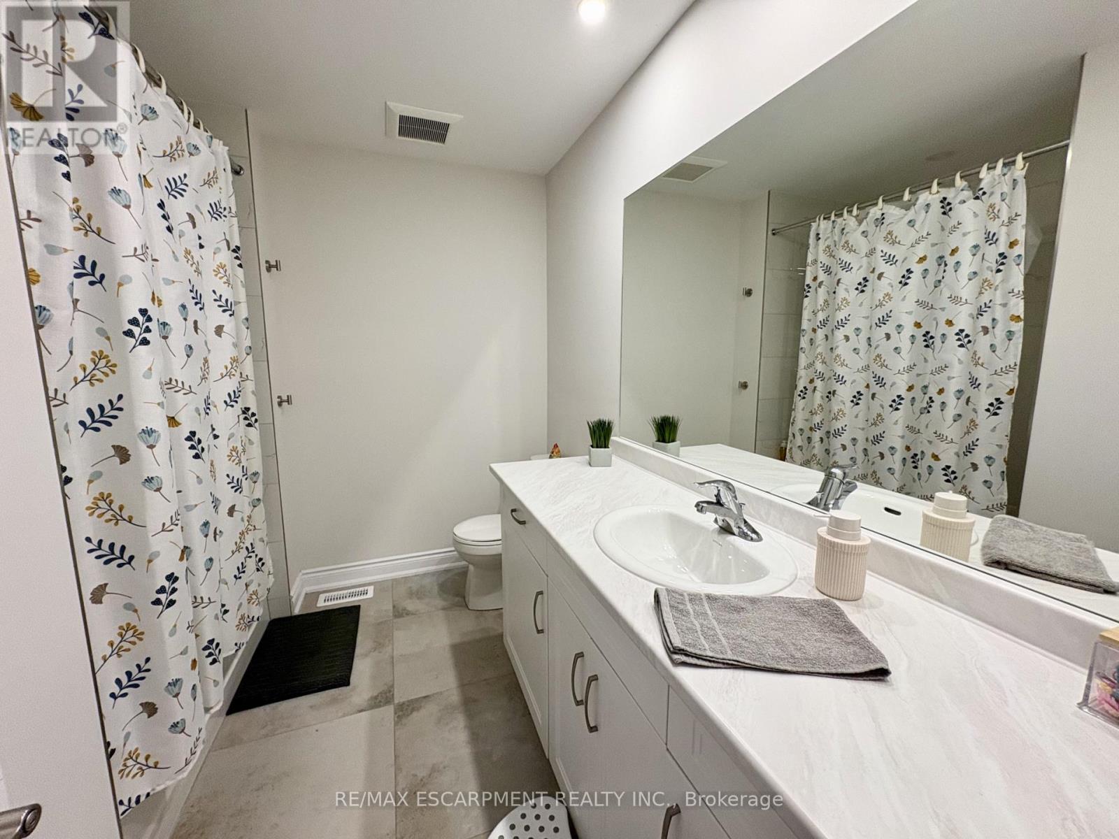 4 Harmony Way, Welland, Ontario  L2V 0G9 - Photo 12 - X13647756