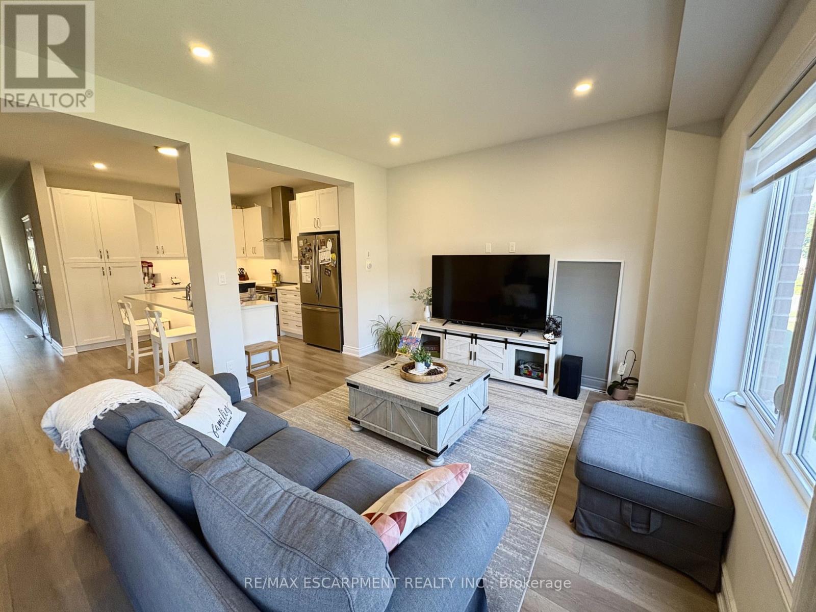 4 Harmony Way, Welland, Ontario  L2V 0G9 - Photo 7 - X13647756