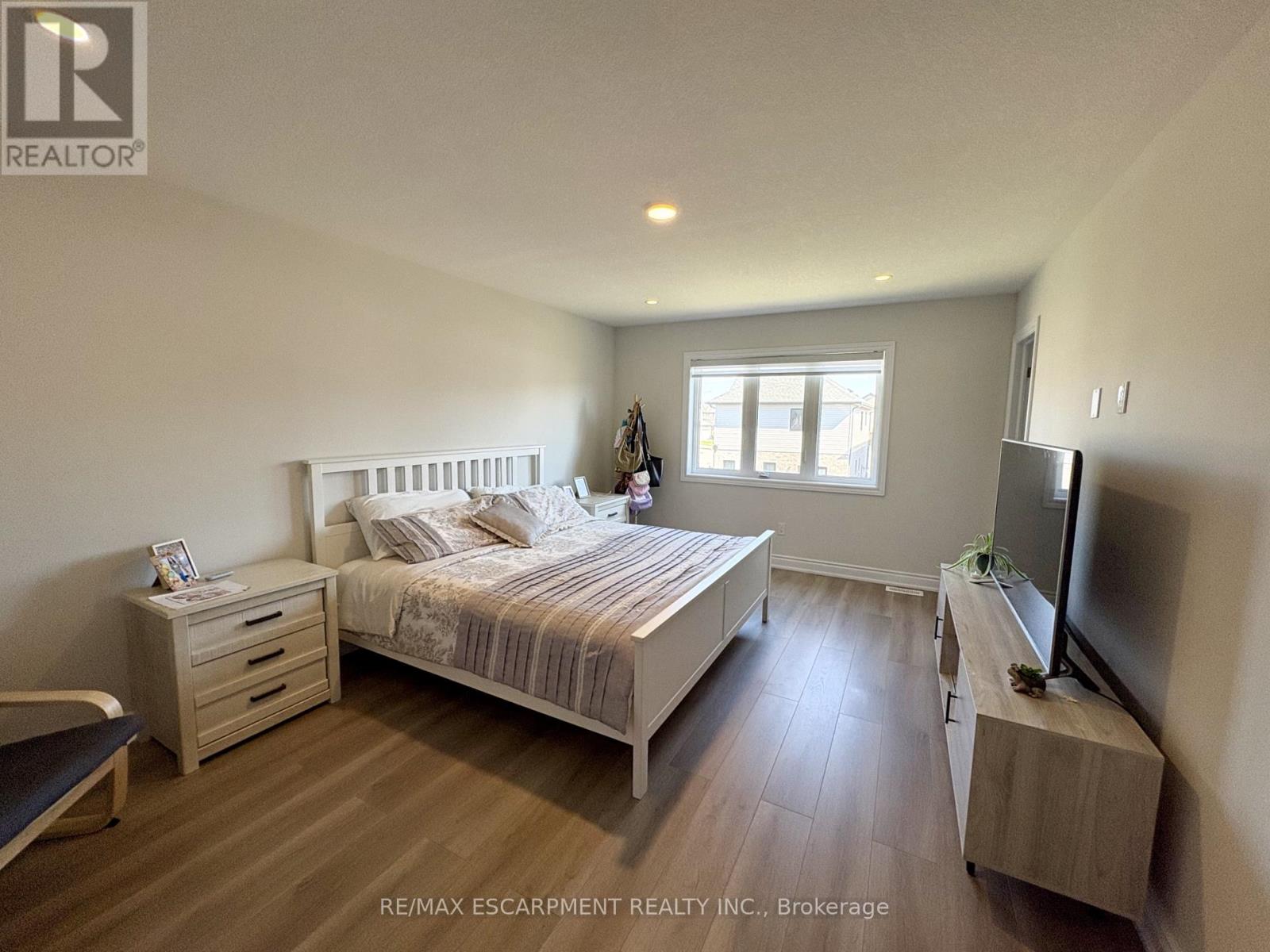 4 Harmony Way, Welland, Ontario  L2V 0G9 - Photo 8 - X13647756
