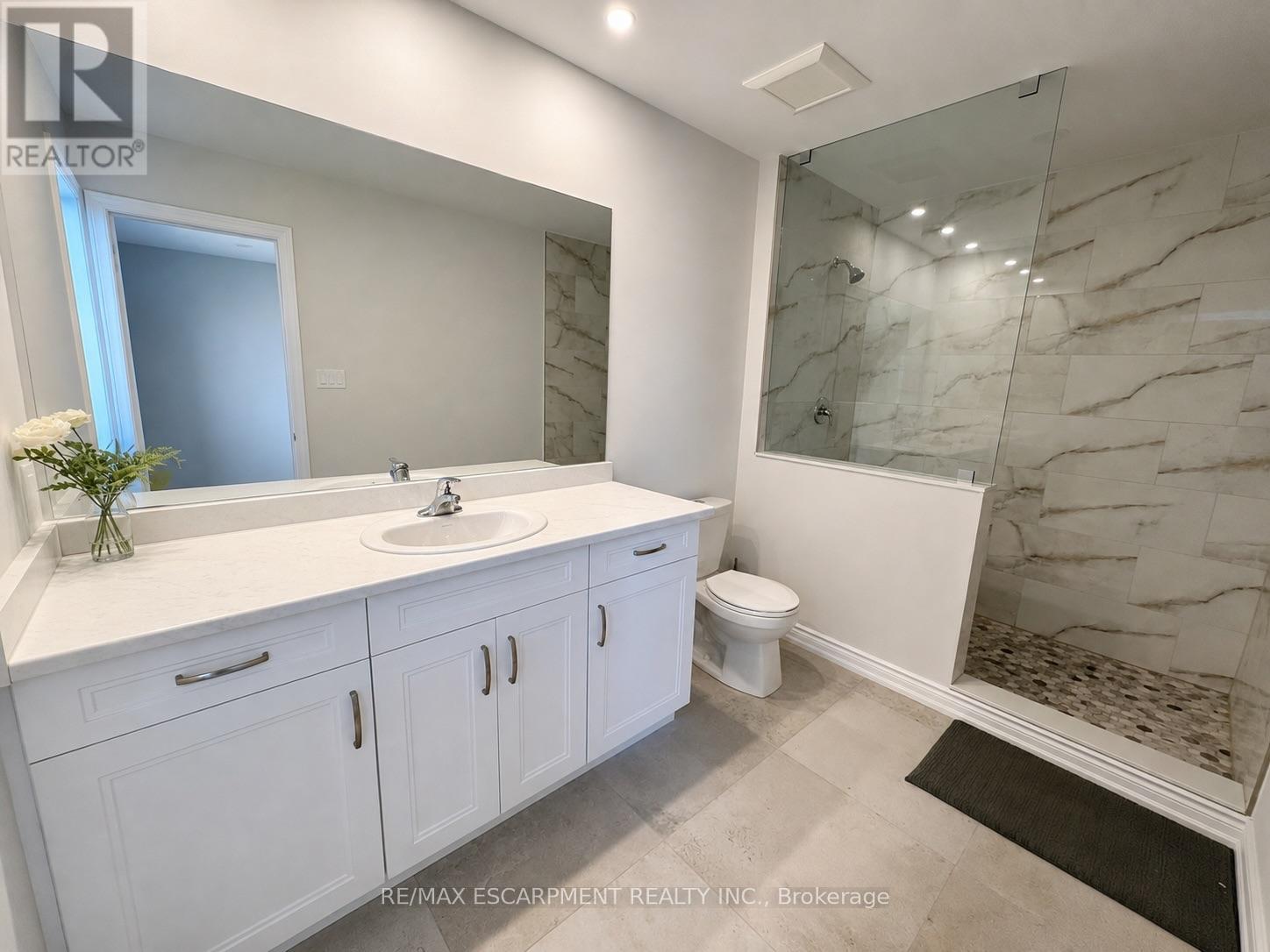 4 Harmony Way, Welland, Ontario  L2V 0G9 - Photo 9 - X13647756