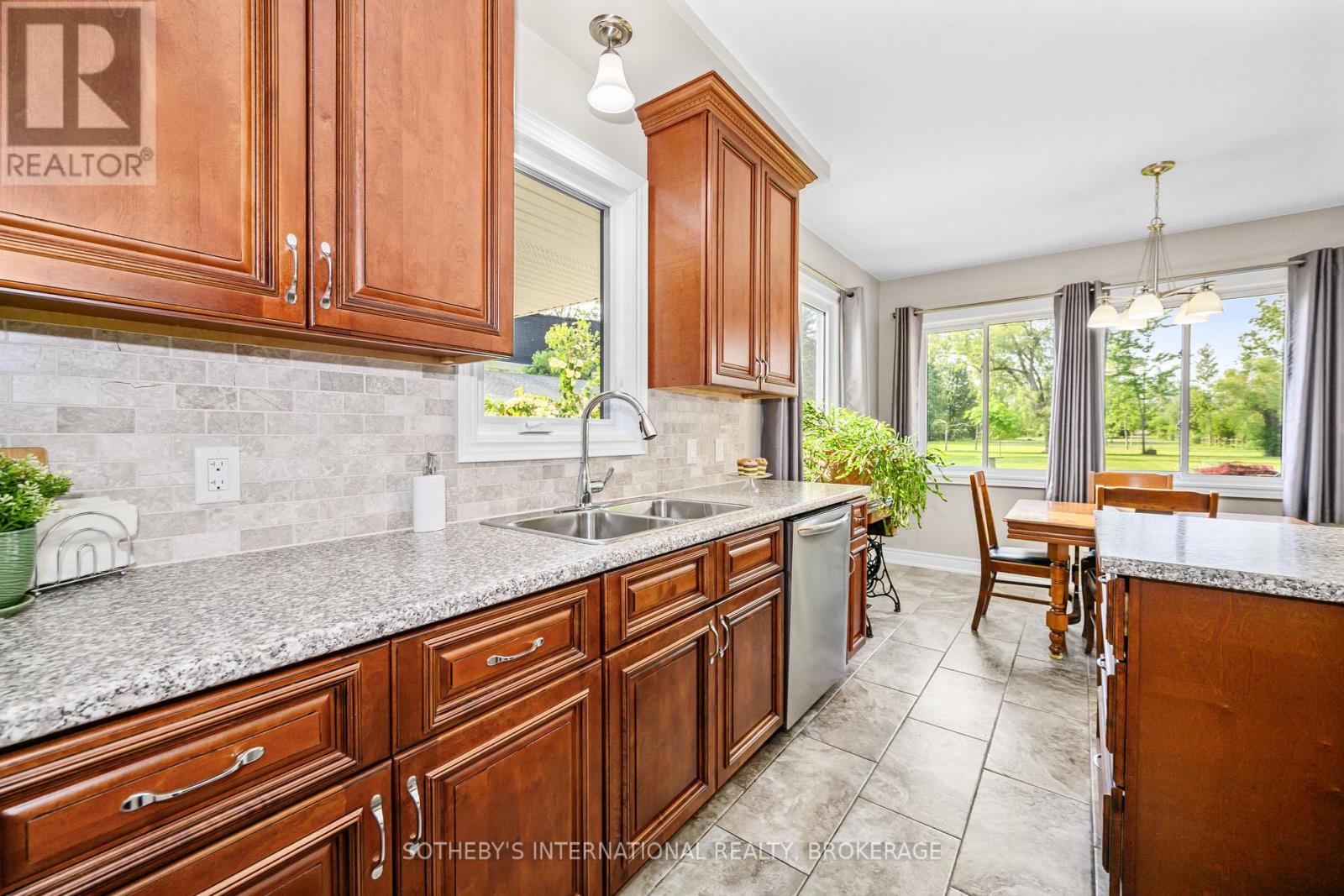 880 Edgemere Road, Fort Erie, Ontario  L2A 1A8 - Photo 12 - X13647782