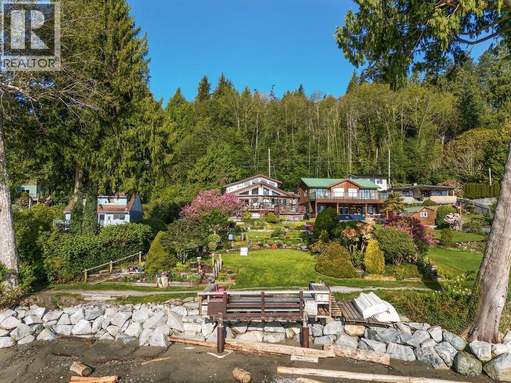 1162 Point Road, Gibsons, British Columbia  V0N 1V1 - Photo 2 - R3106952
