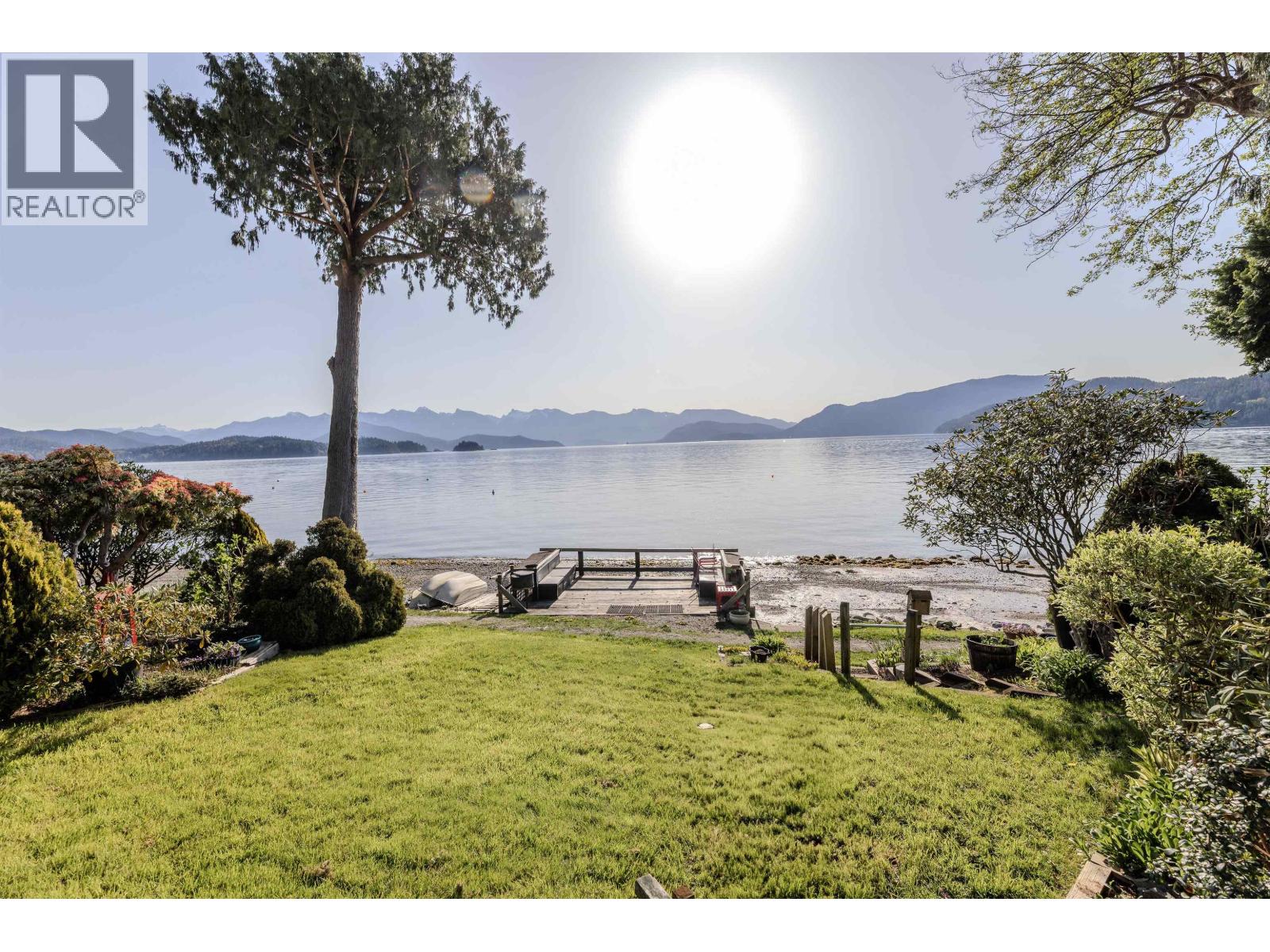 1162 Point Road, Gibsons, British Columbia  V0N 1V1 - Photo 3 - R3106952