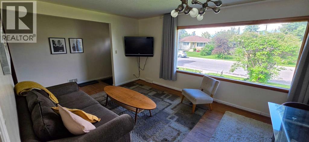 2515 Cochrane Road NW, Calgary, Alberta  T2M 4H8 - Photo 3 - A2331453