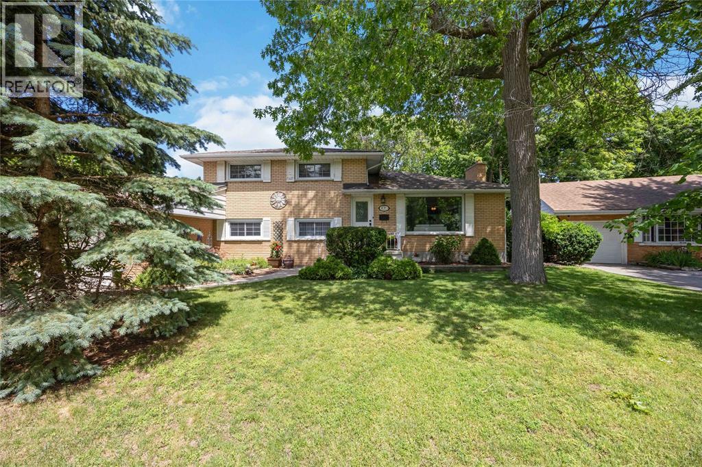 870 Mckay Avenue, Sarnia, Ontario  N7V 3V4 - Photo 4 - 26014554