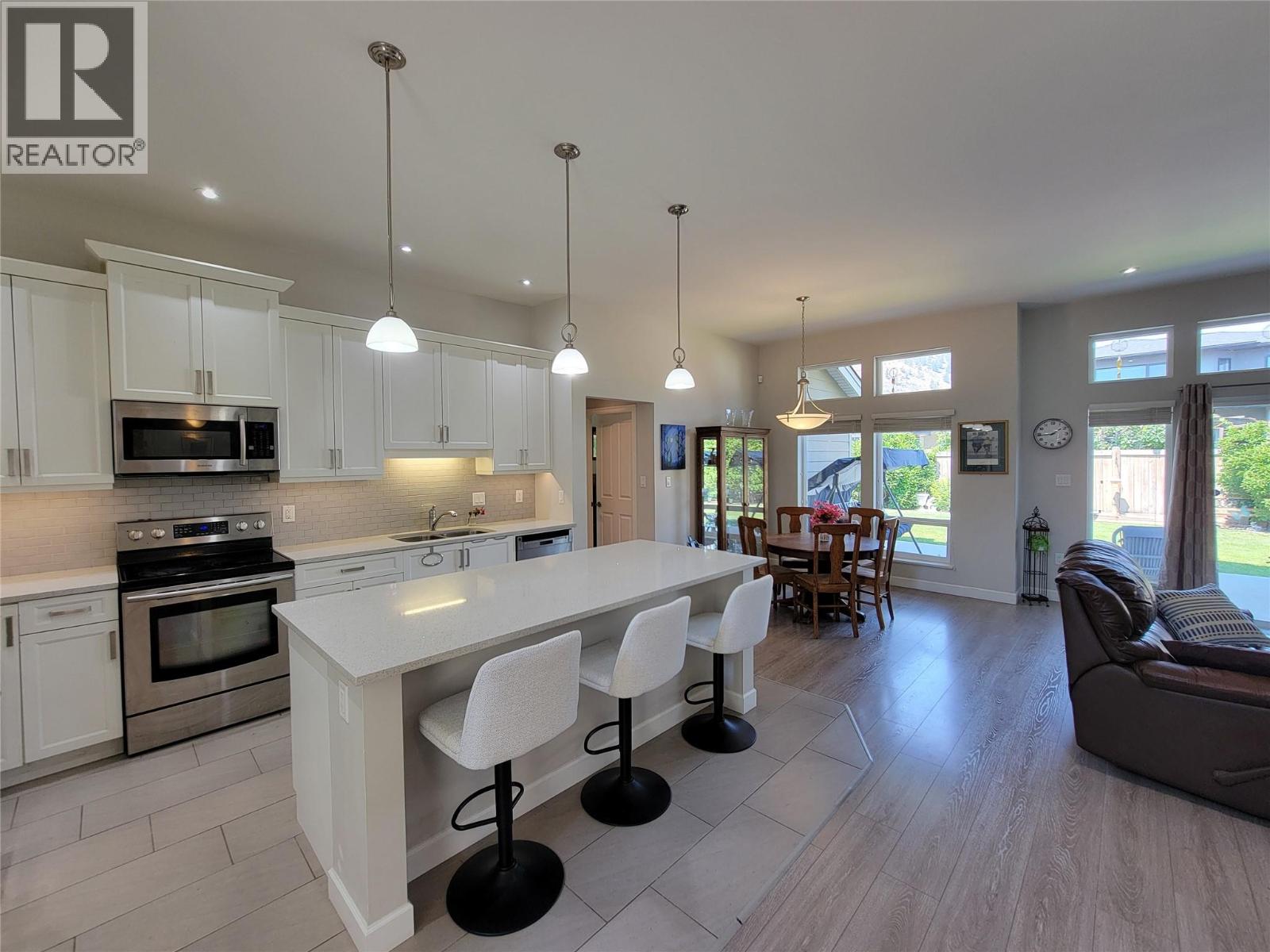 208 K-View Crescent, Keremeos, British Columbia  V0X 1N2 - Photo 6 - 10397091