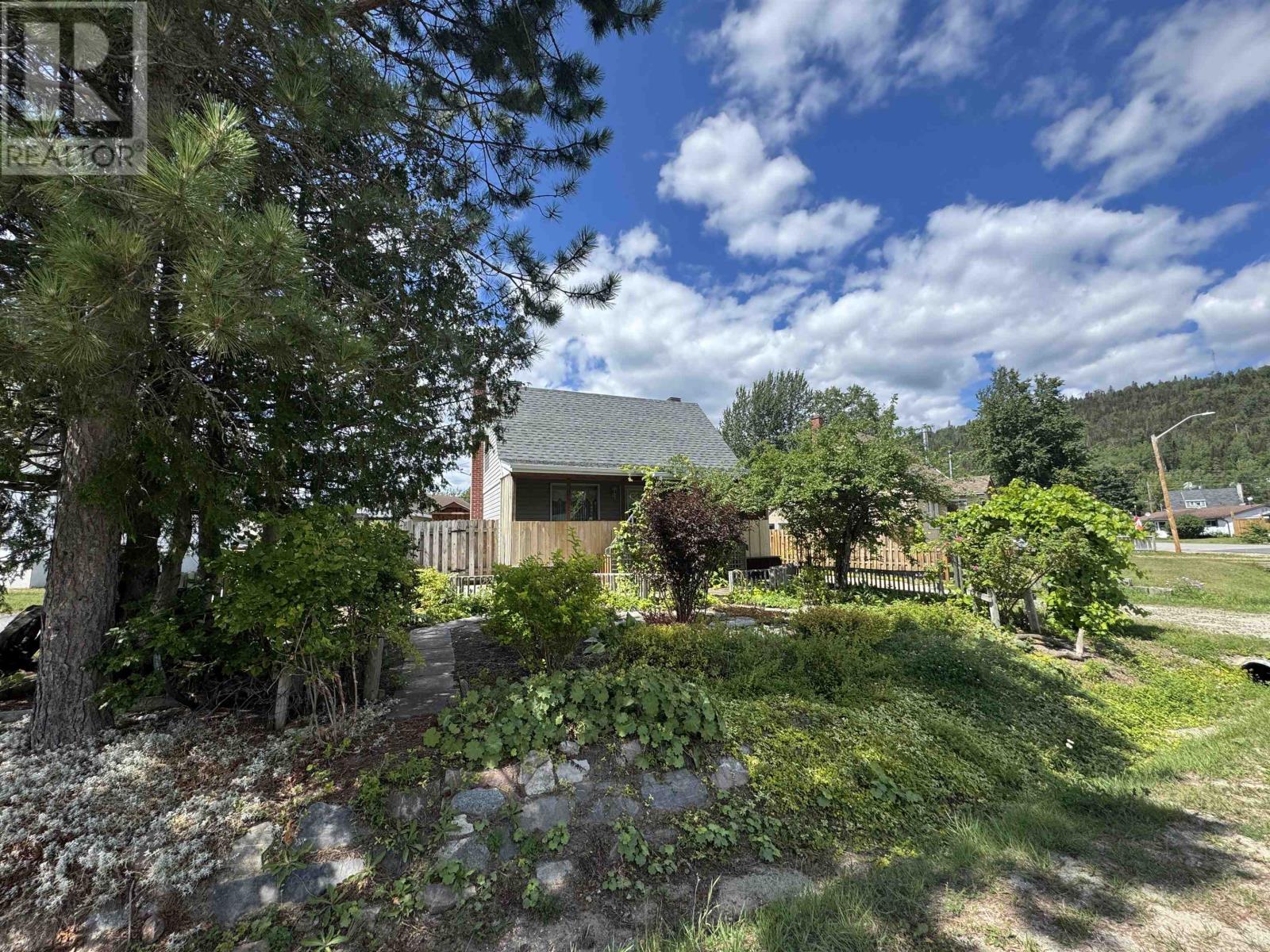 20 Heron Dr, Manitouwadge, Ontario  P0T 2C0 - Photo 2 - TB2602265