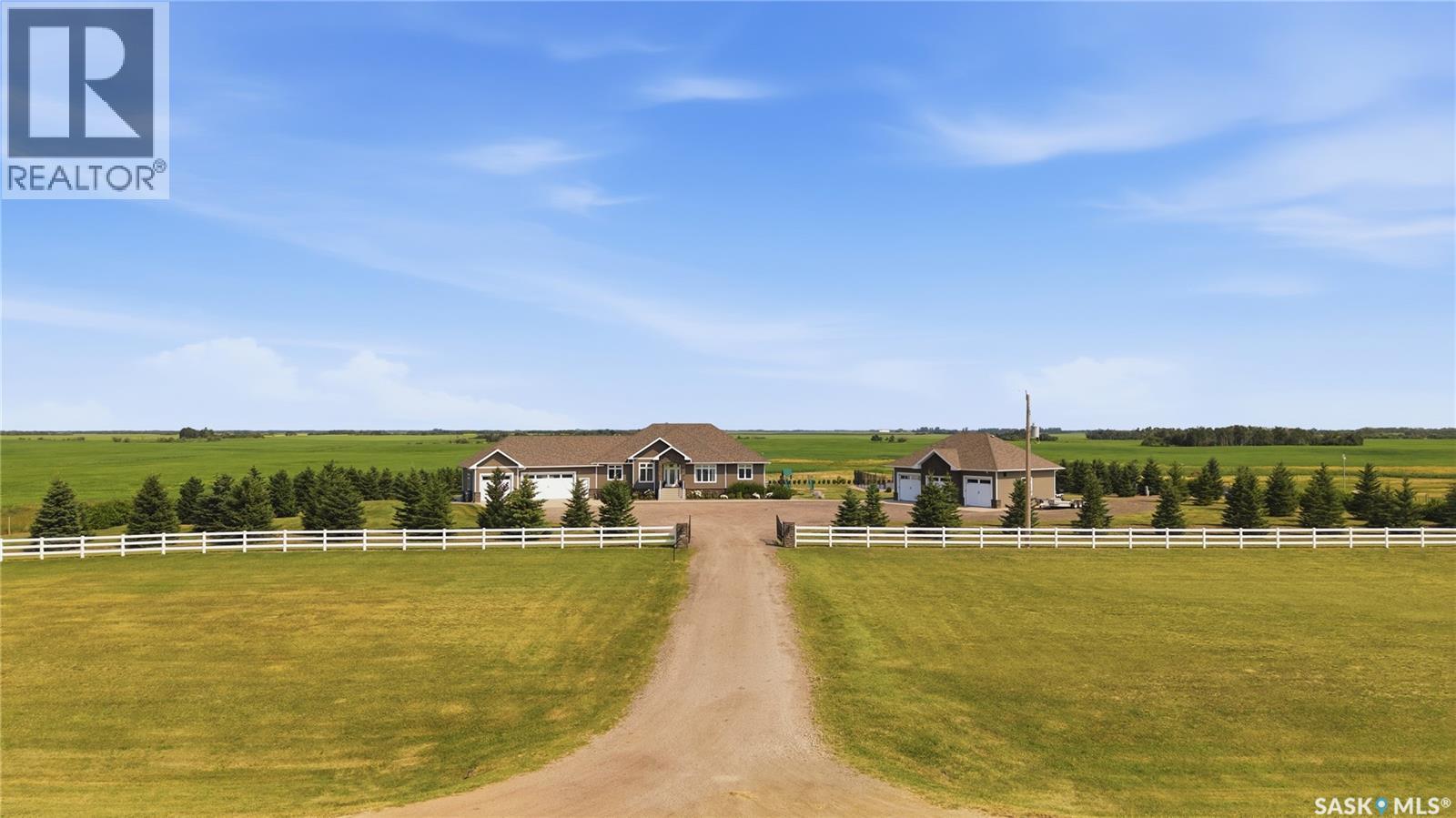 Luxury Vibank Acreage - 13.95 Acres., Vibank, Saskatchewan  S0G 4Y0 - Photo 2 - SK044809