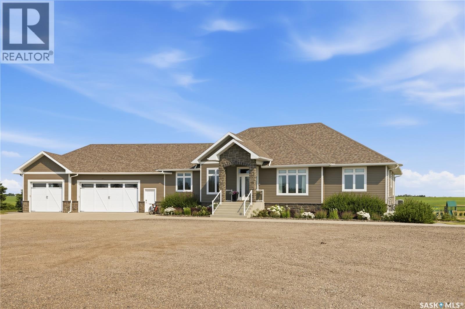 Luxury Vibank Acreage - 13.95 Acres., Vibank, Saskatchewan  S0G 4Y0 - Photo 4 - SK044809