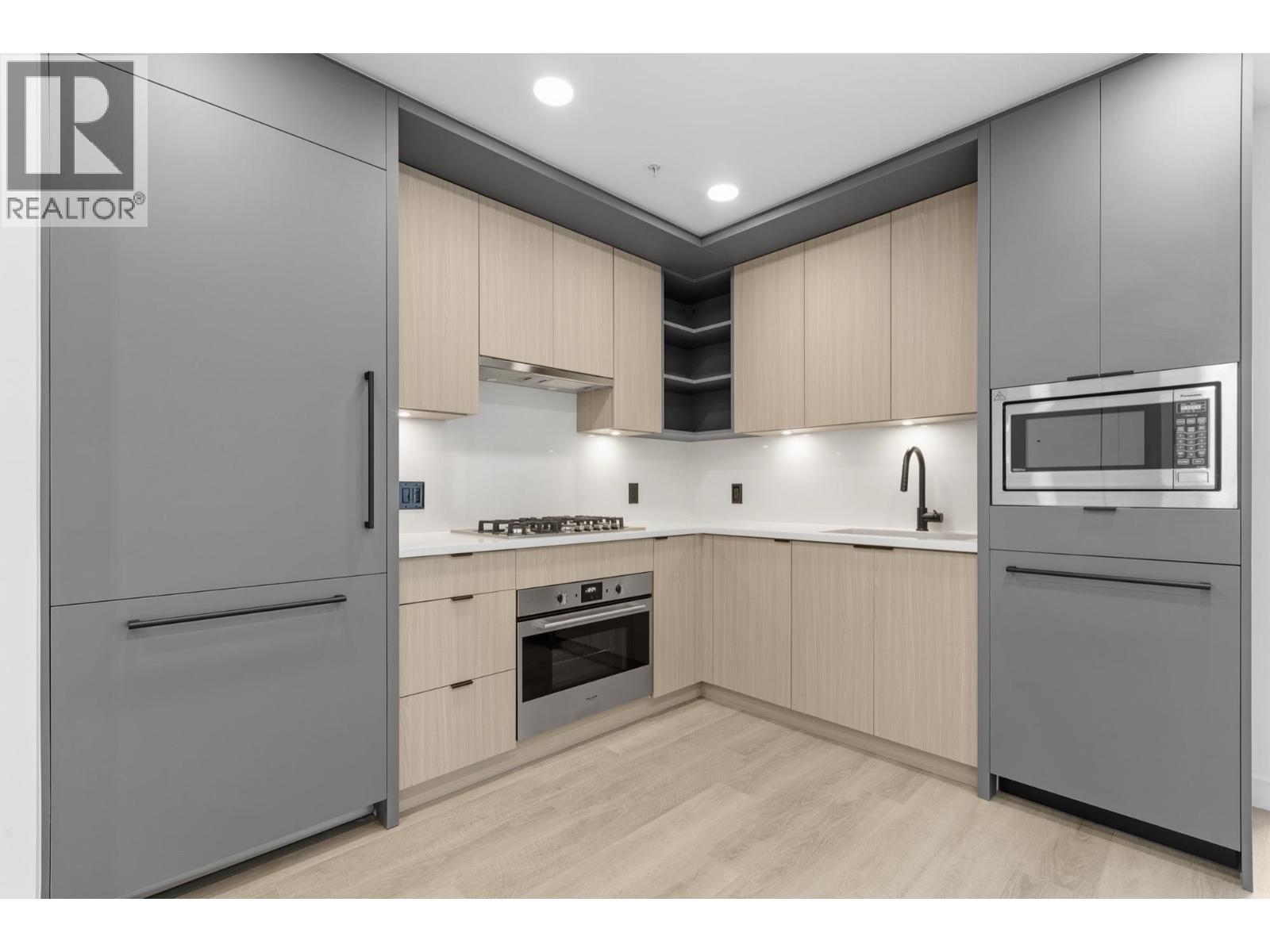 507 2268 E BROADWAY, Vancouver, British Columbia