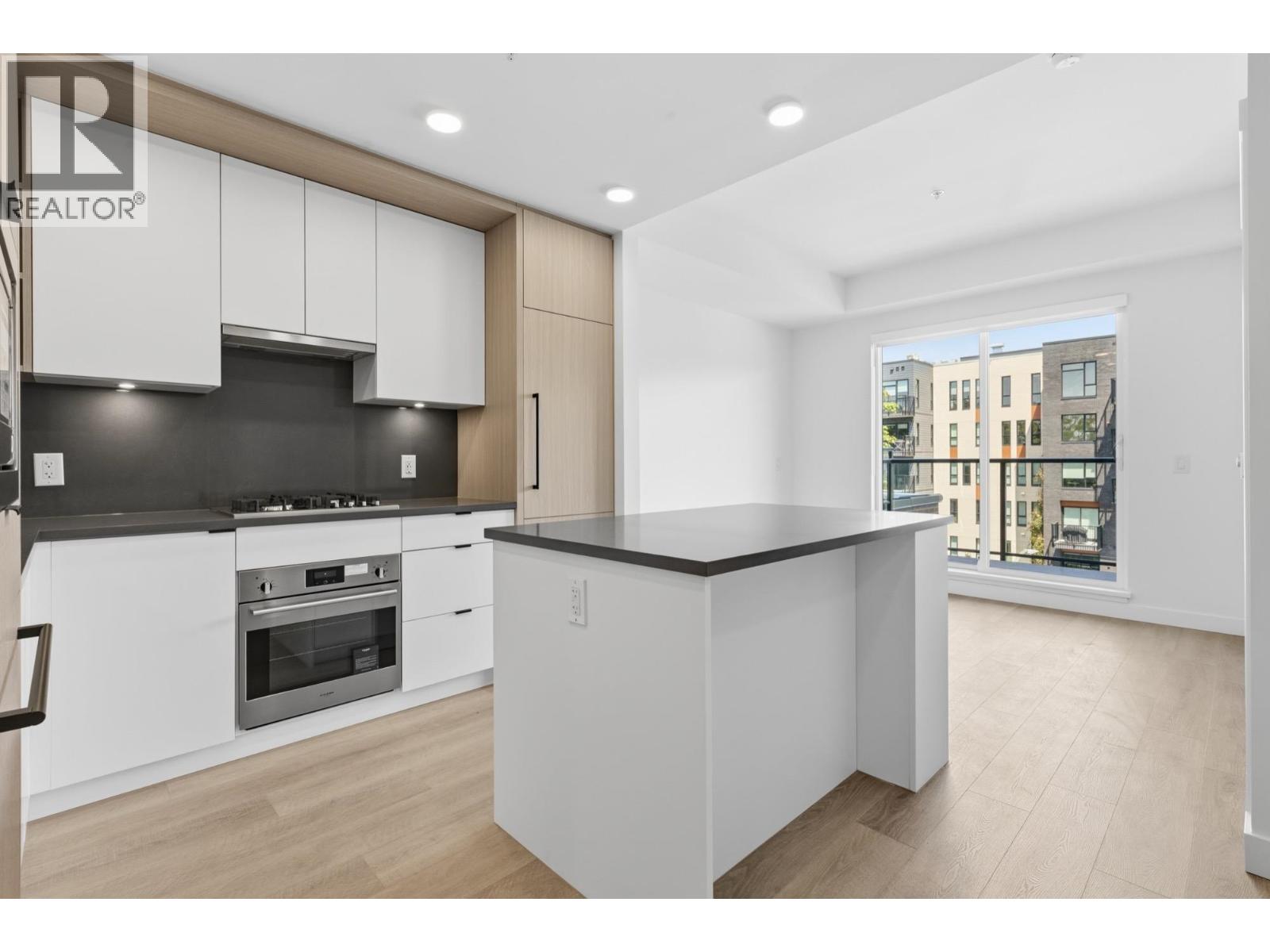 404 2268 E BROADWAY, Vancouver, British Columbia